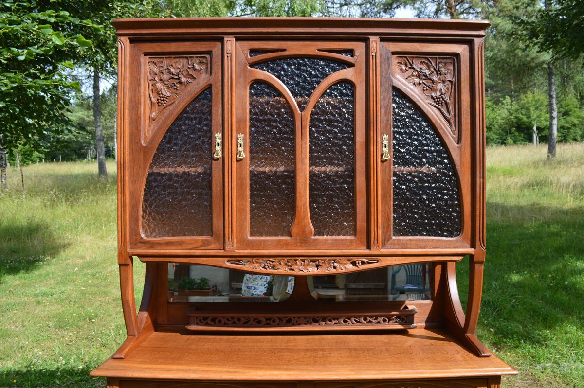French Art Nouveau Buffet in Carved Chestnut Wood by Edouard Diot, circa 1900