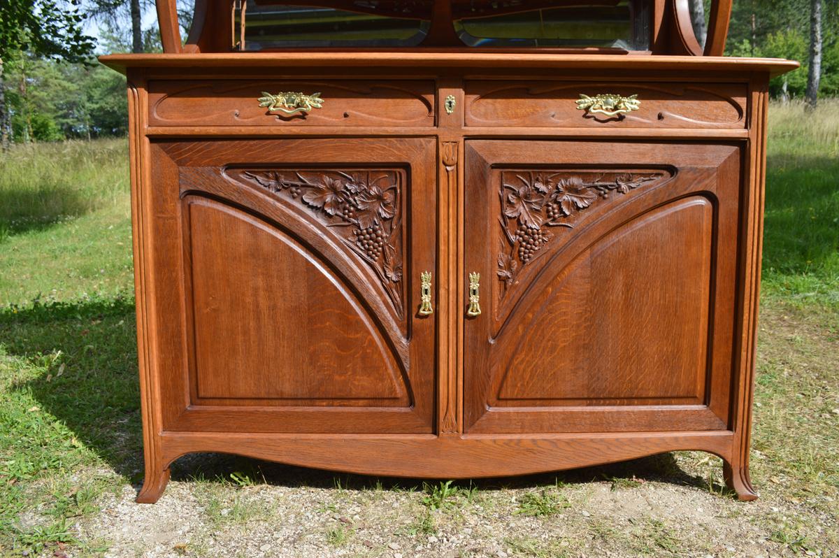 Art Nouveau Buffet in Carved Chestnut Wood by Edouard Diot, circa 1900 In Excellent Condition In L'Etang, FR