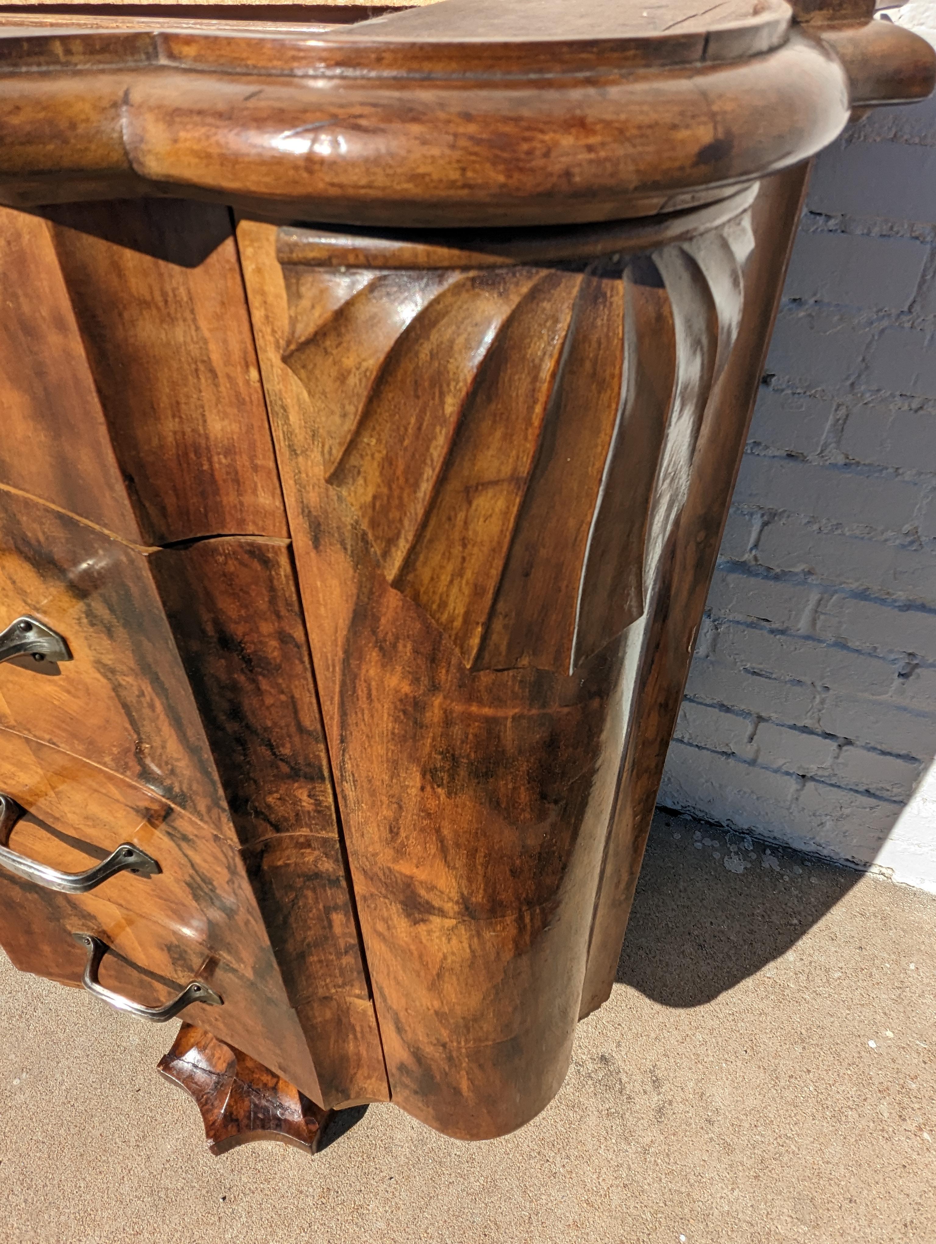 Armoire Art Nouveau en bois de bourgogne  en vente 3