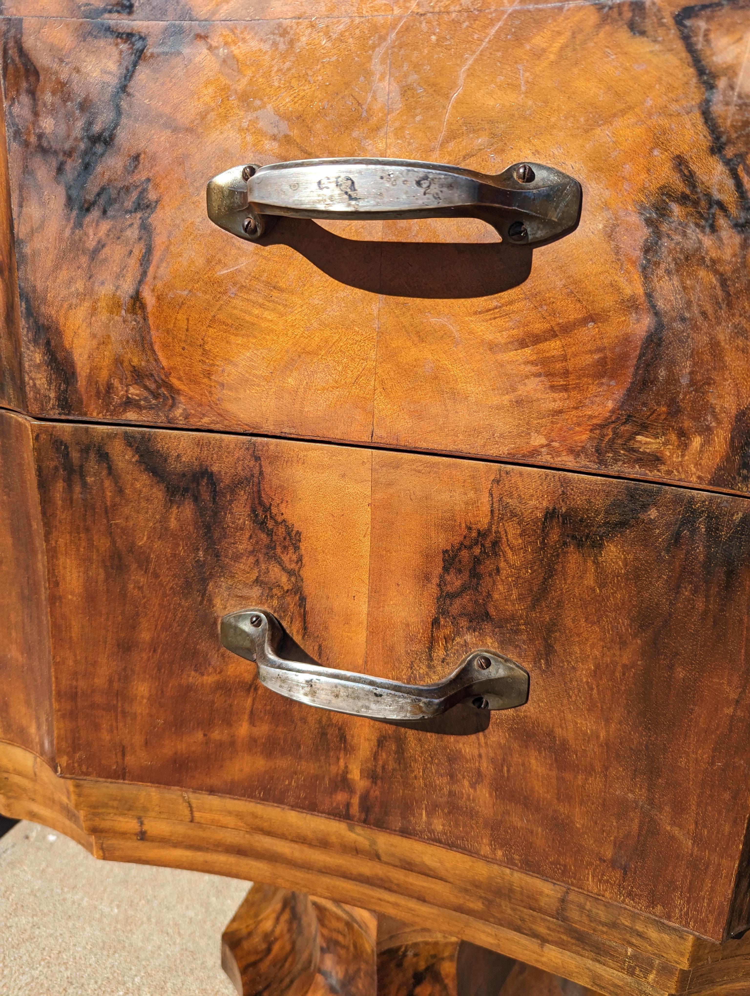 Armoire Art Nouveau en bois de bourgogne  en vente 1