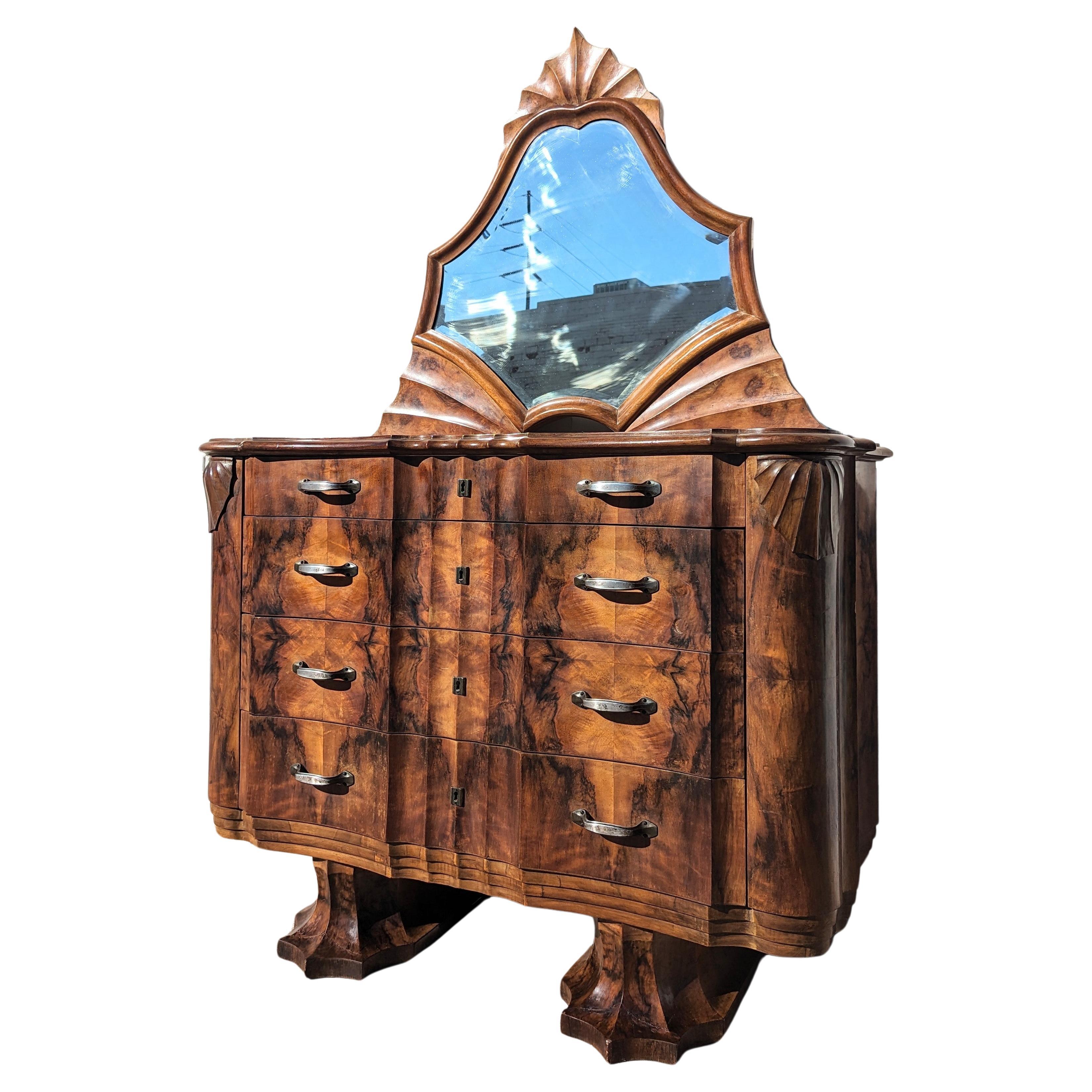 Armoire Art Nouveau en bois de bourgogne  en vente