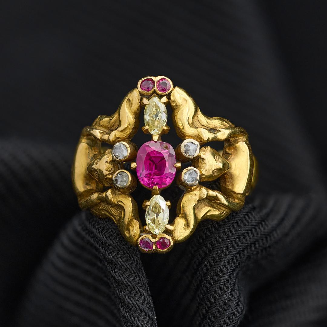 Femenino o masculino Art Nouveau Burmese Ruby and Diamond Ring en venta