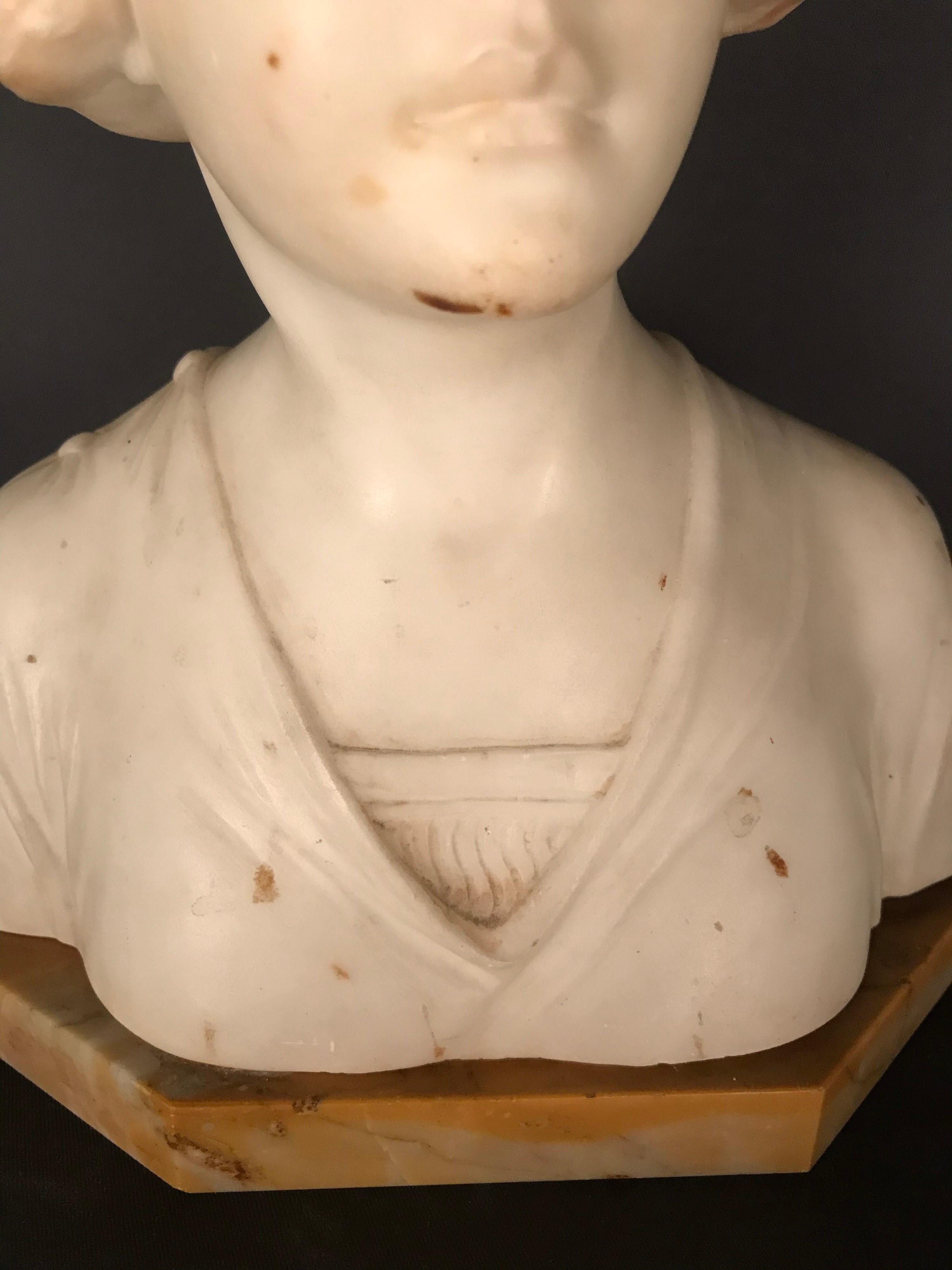 Albâtre Buste d'une jeune femme sculptée Latour 1900