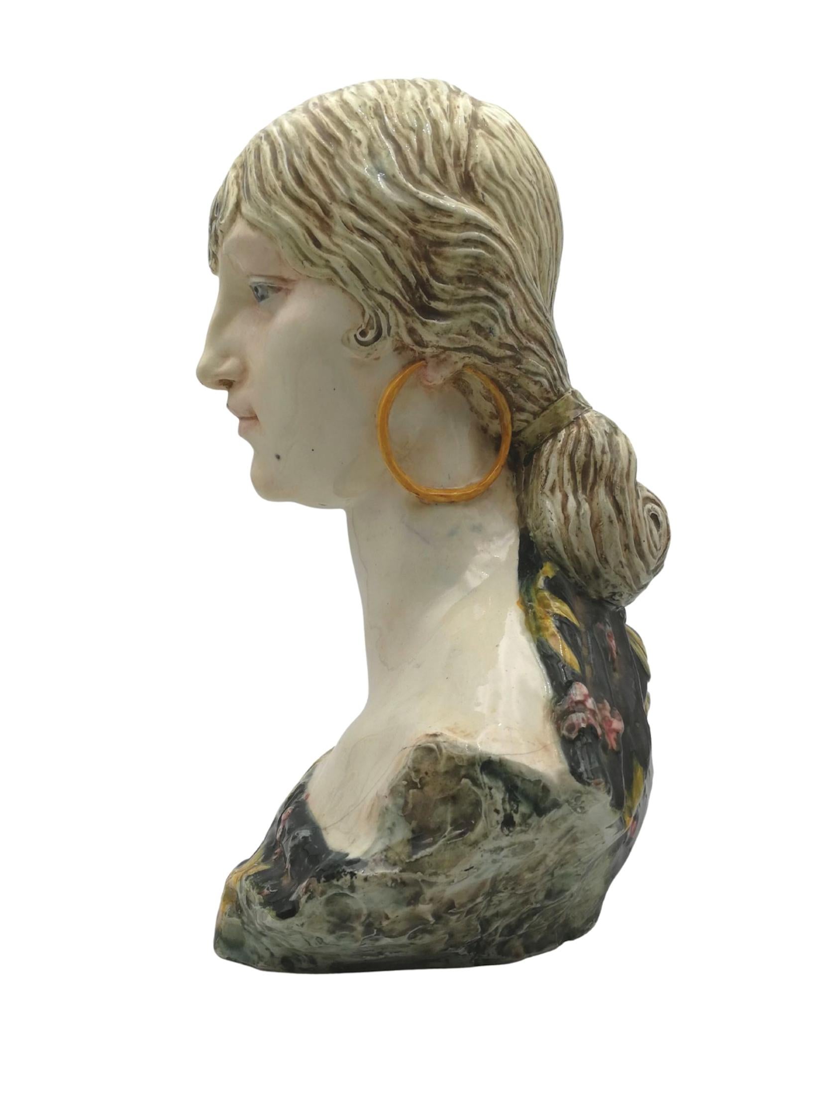 Vernissé Buste de femme Art Nouveau datant d'environ 1900 en vente