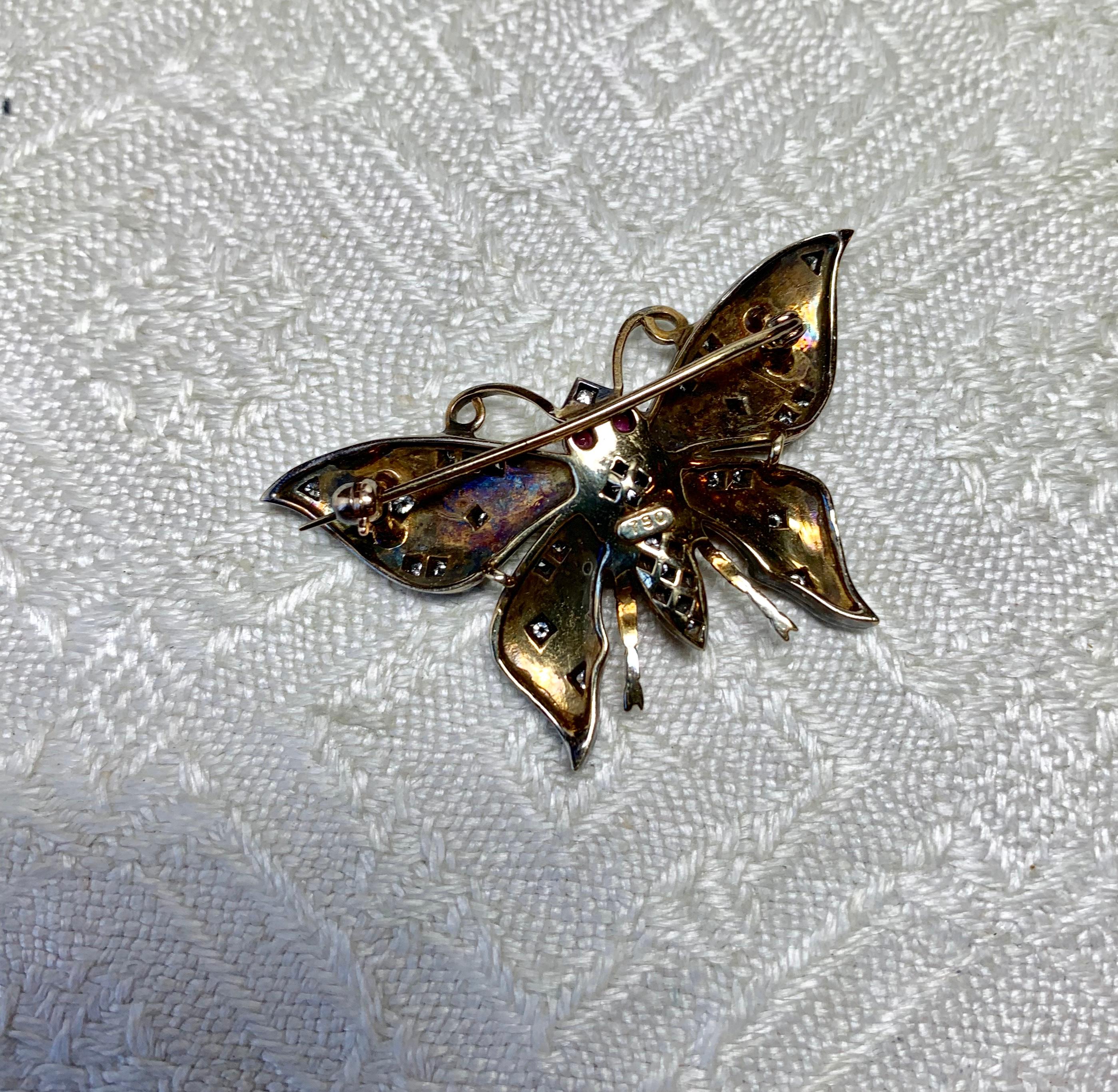 Art Nouveau Butterfly Pendant Brooch 30 OMC Diamonds Ruby Enamel 18 Karat Gold For Sale 1