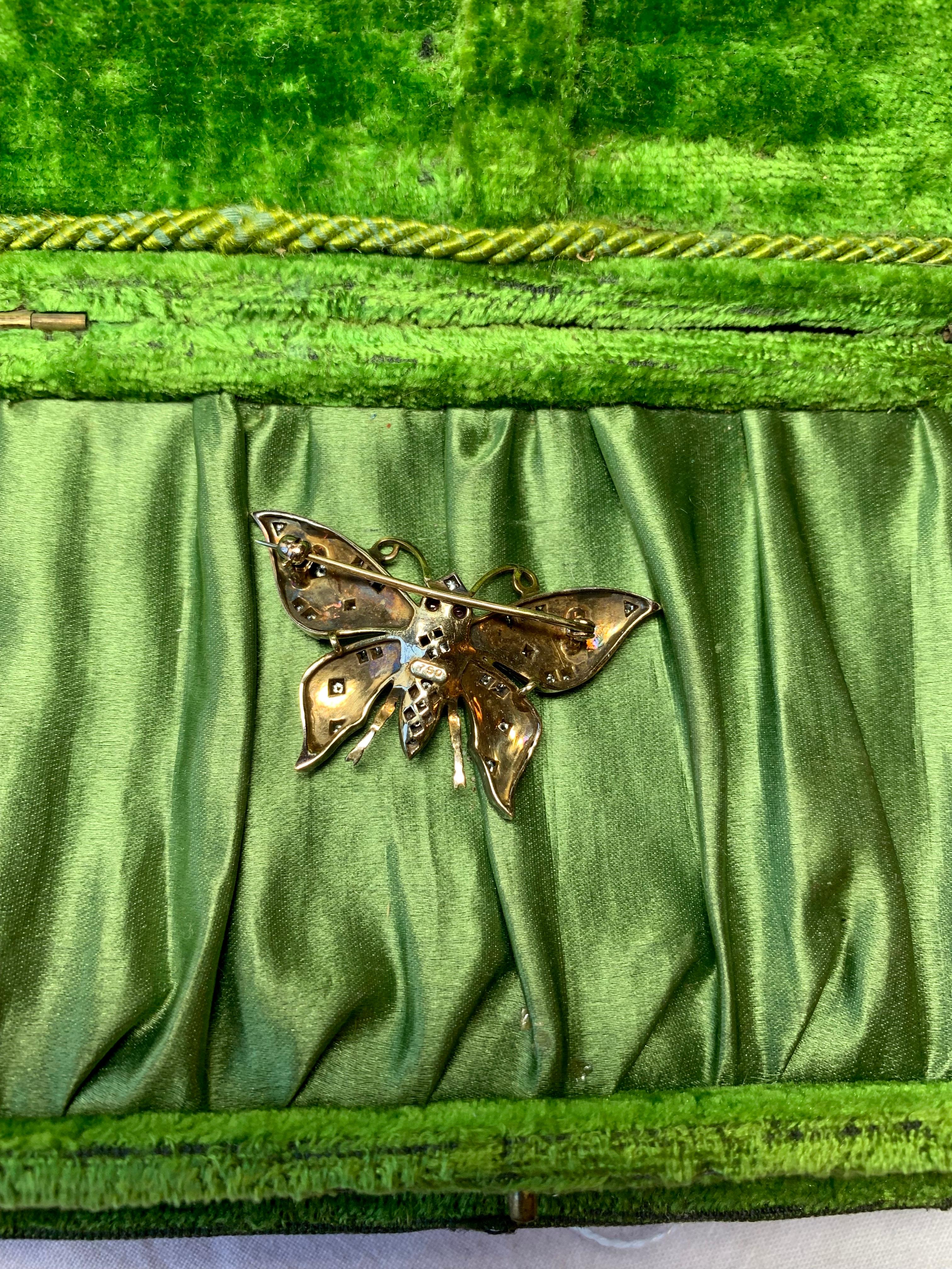 Art Nouveau Butterfly Pendant Brooch 30 OMC Diamonds Ruby Enamel 18 Karat Gold For Sale 2