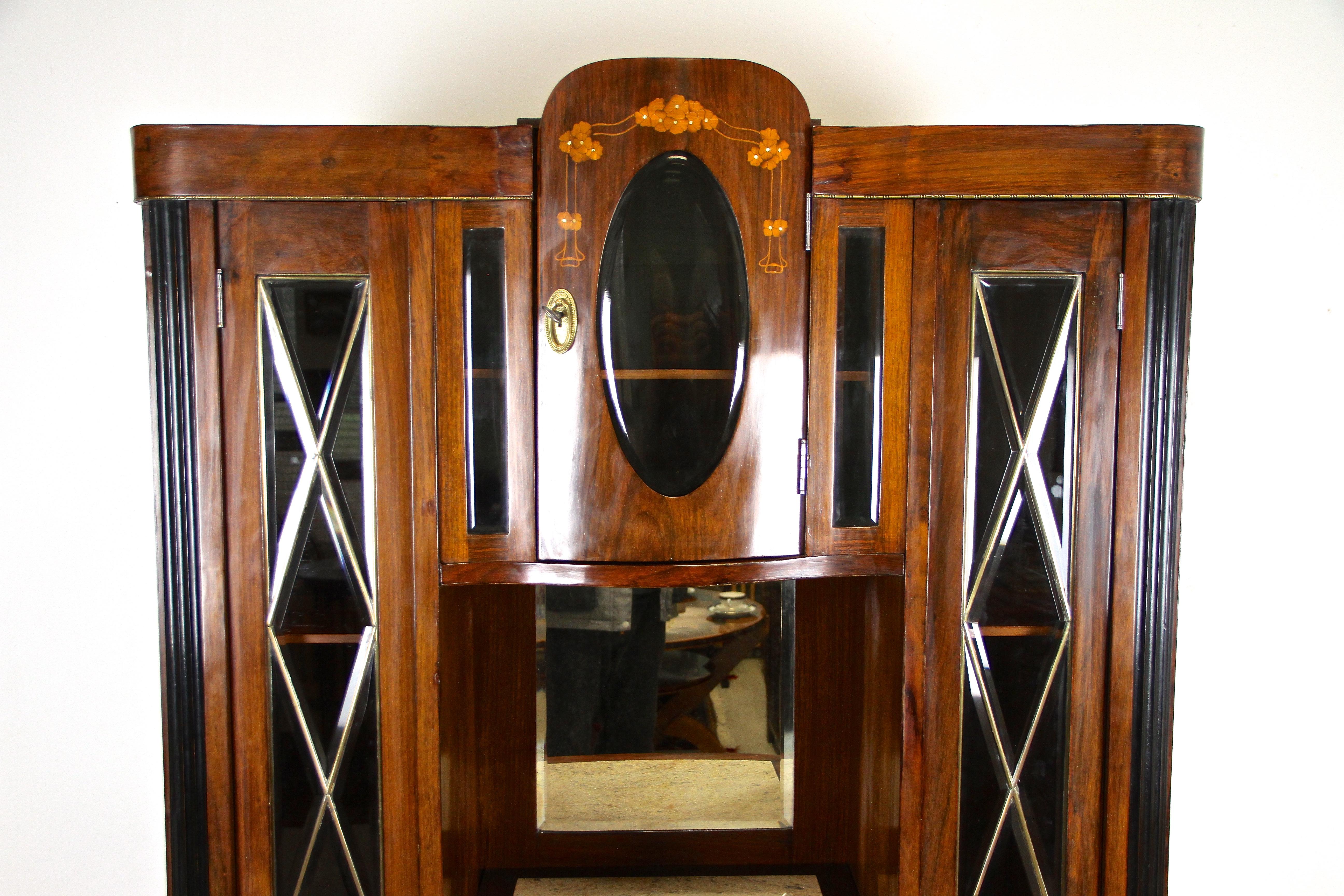 Art Nouveau Cabinet/ Buffet with Faceted Glass Doors, Austria, circa 1910 In Good Condition In Lichtenberg, AT