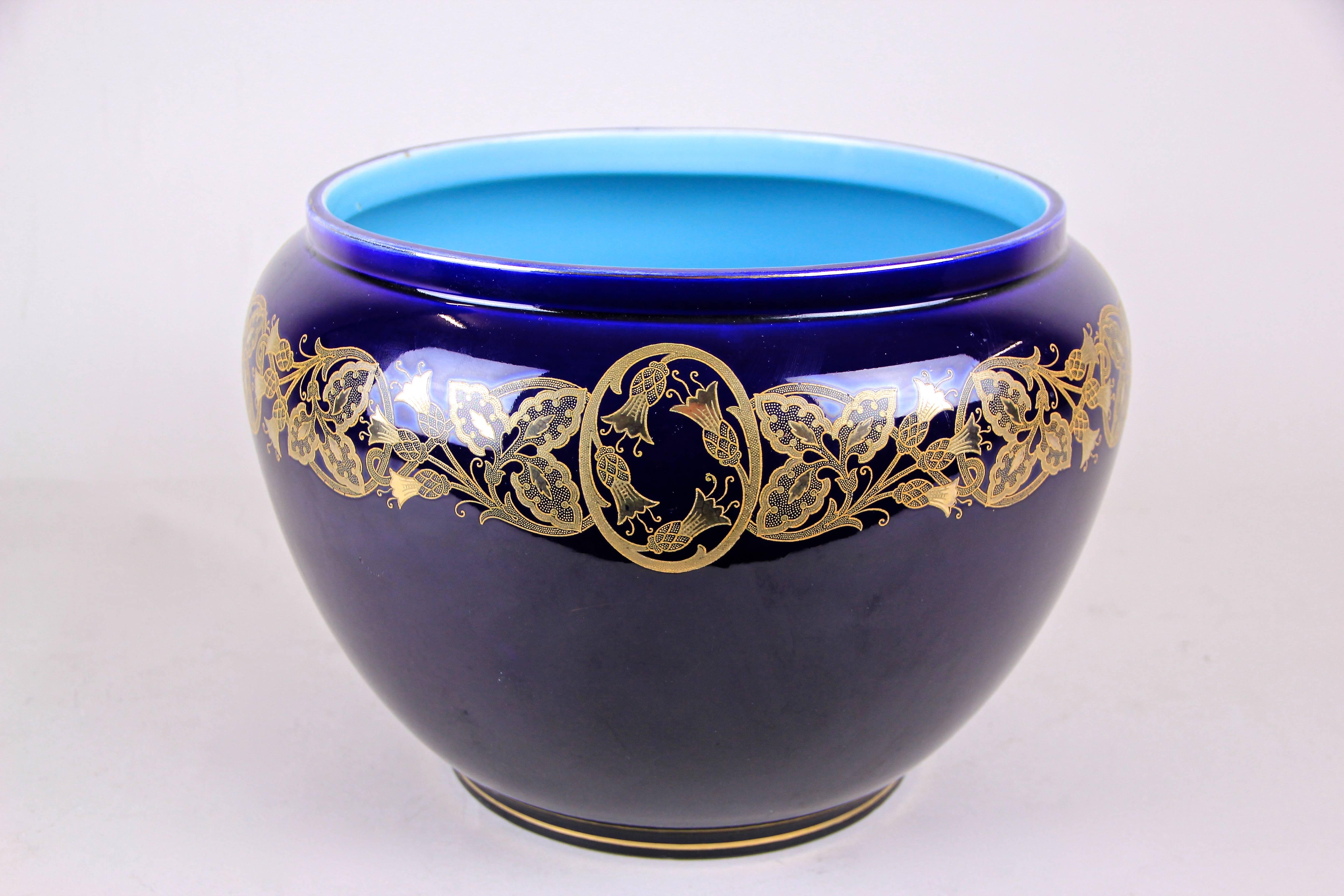 Hand-Painted Art Nouveau Cachepot by Sarreguemines, France, circa 1915