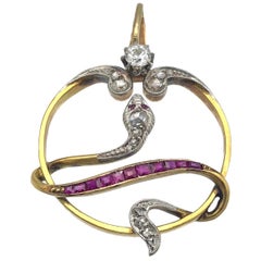 Art Nouveau Calibré Cut Rubies Diamonds 18 Karat Gold Platinum Snake Pendant