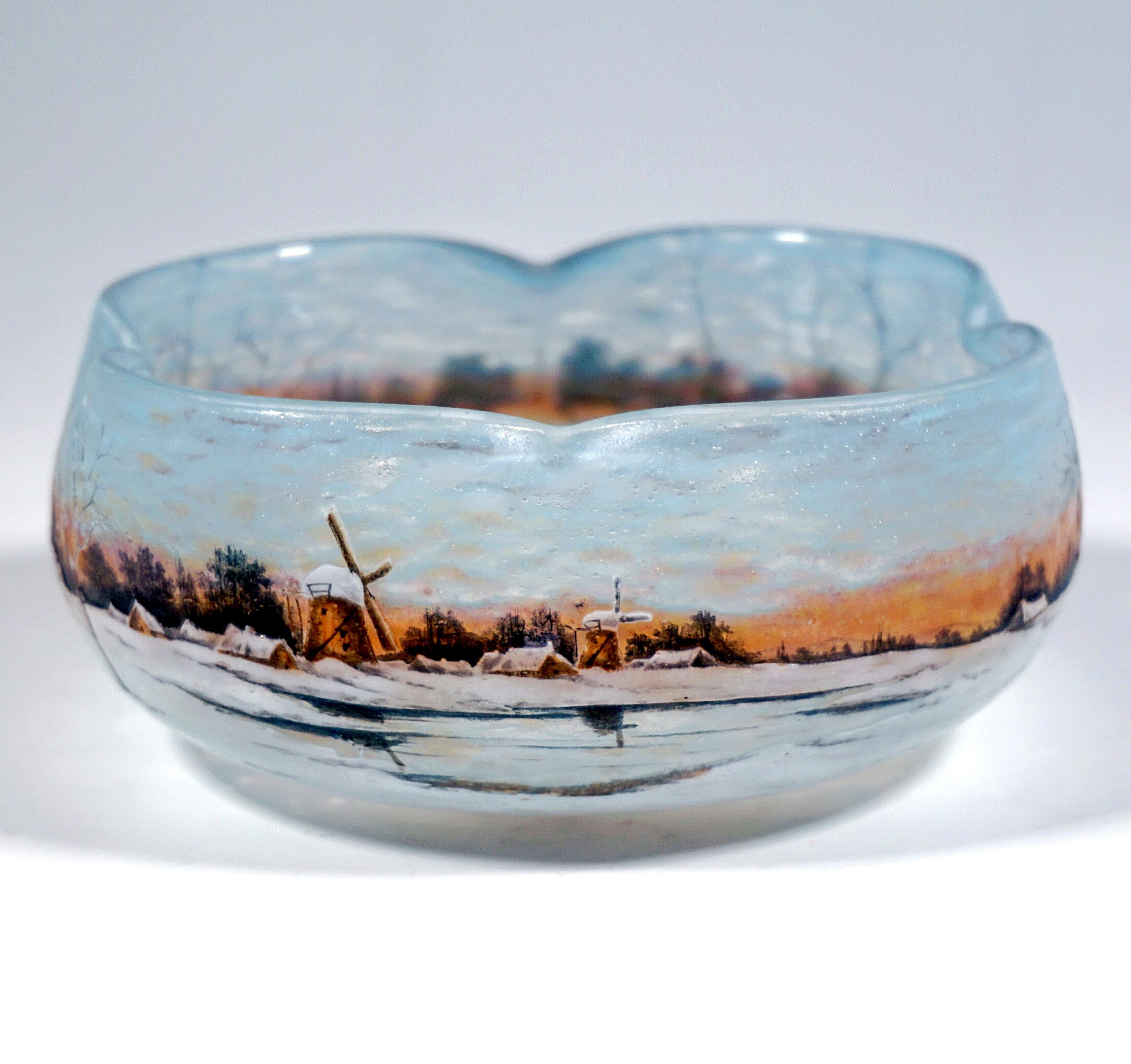 Art Nouveau Cameo Glass Bowl With Winter Landscape, Daum Nancy, France, ca 1900 In Good Condition For Sale In Vienna, AT