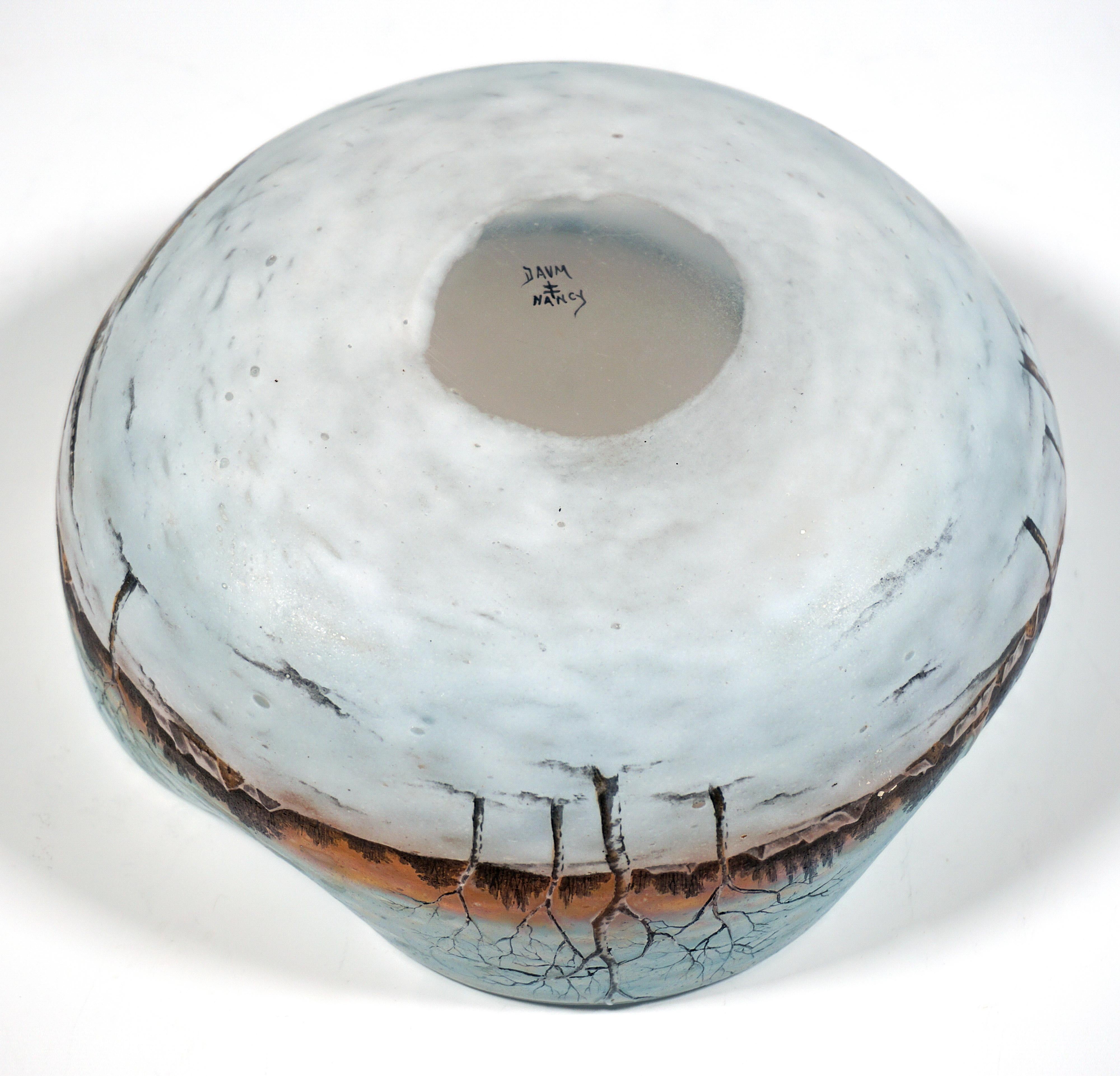 Art Nouveau Cameo Glass Bowl With Winter Landscape, Daum Nancy, France, ca 1900 For Sale 2