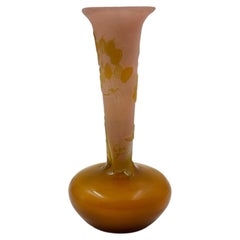 Vase de collection en verre camée de style Art nouveau, signé Gallé, France, CIRCA 1900