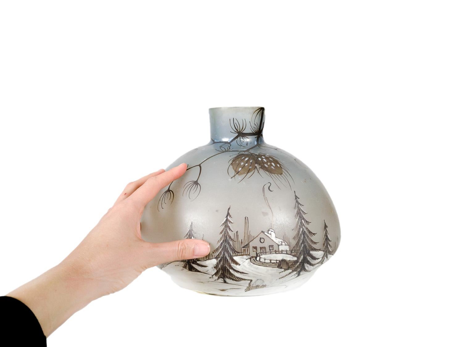 Realizzato con acquaforte Vaso in vetro cammeo Art Nouveau di Leune, Francia, XX secolo in vendita