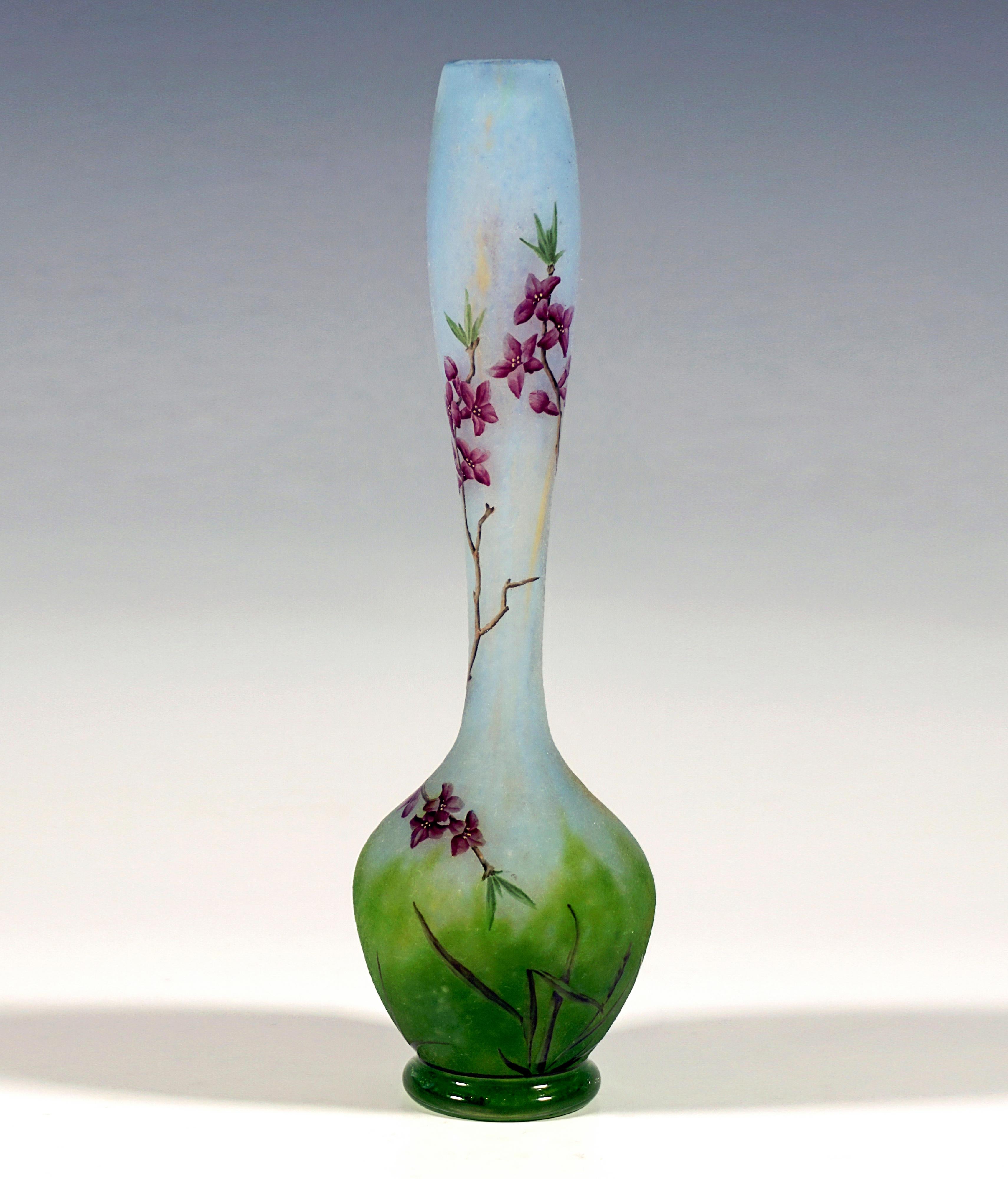Jarrón camafeo de cuello largo Art Nouveau con decoración de Dafne, Daum Nancy, Francia, 1910/15 Francés en venta