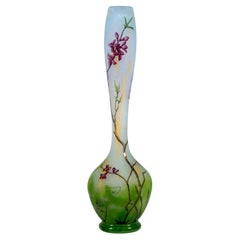 Jugendstil-Vase mit langem Halsausschnitt und Daphne-Dekor, Daum Nancy, Frankreich, 1910/15
