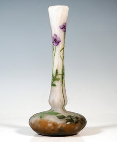 Vaso singolo in cammeo Art Nouveau 'Julienne Des Dames', Daum Nancy, Francia, 1910 ca. 1910