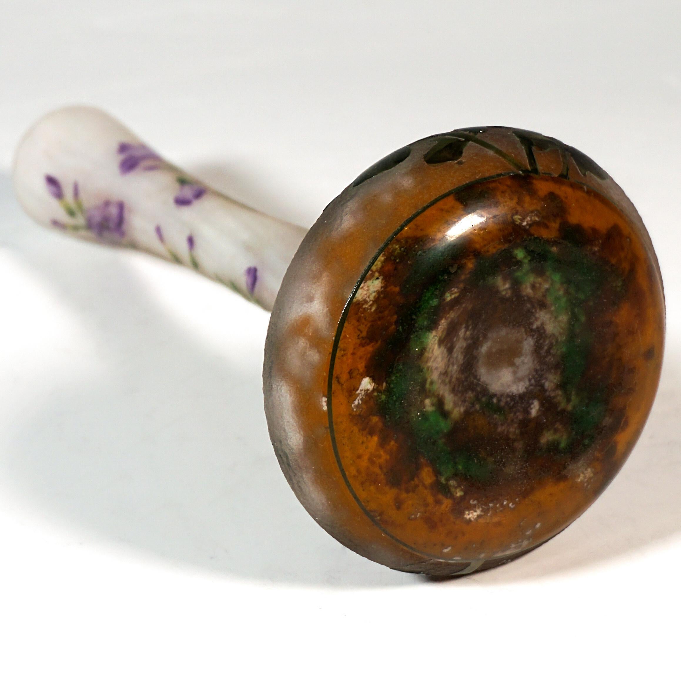 Art Nouveau Cameo Single Vase 'Julienne Des Dames', Daum Nancy, France, Ca. 1910 Bon état - En vente à Vienna, AT