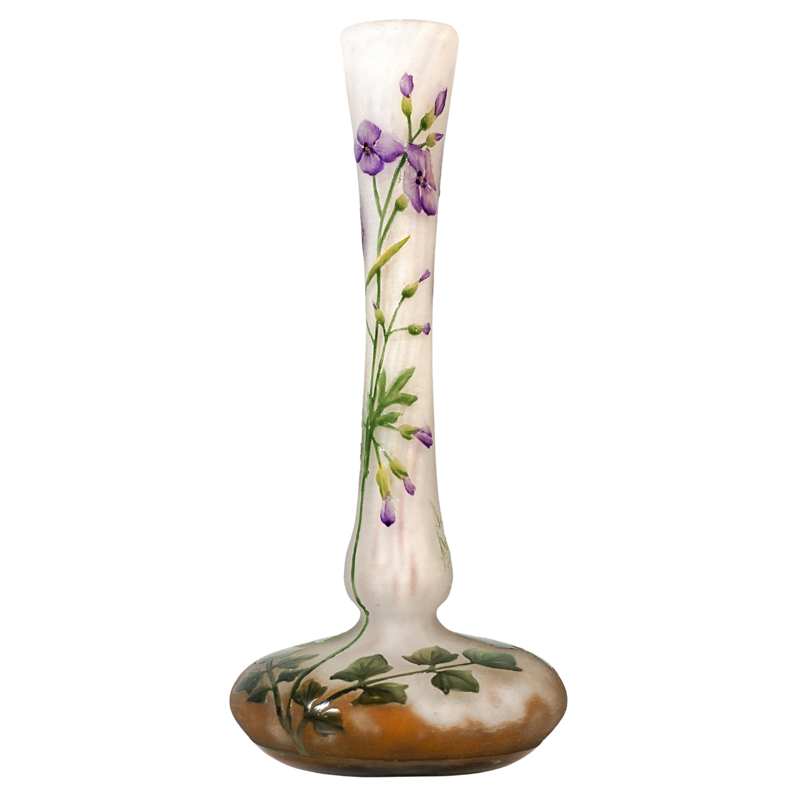 Art Nouveau Cameo Single Vase 
Julienne Des Dames
, Daum Nancy, France, Ca. 1910 en vente