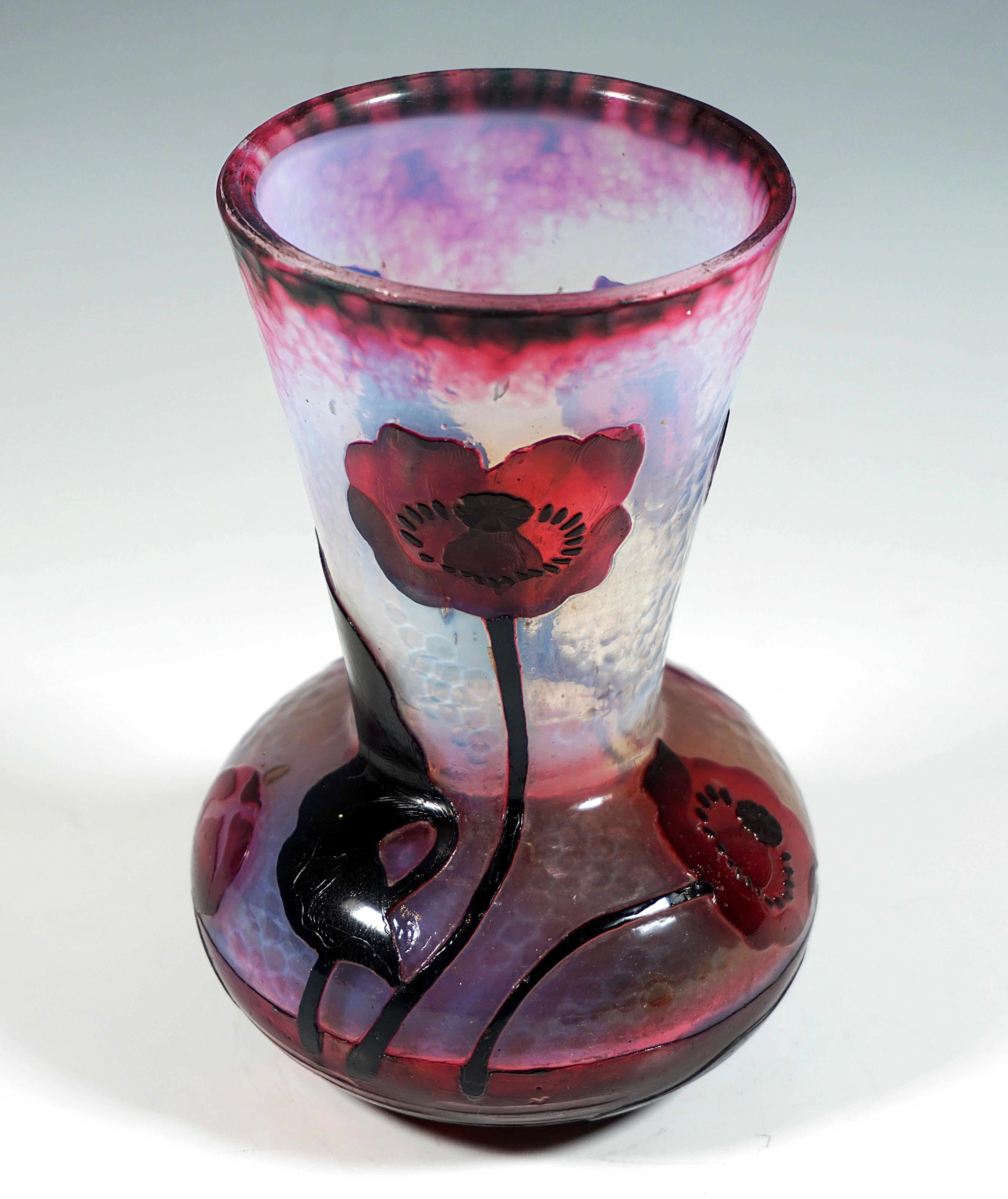 Art Nouveau Cameo Vase 'Coquelicot', Corn Poppy Decor, Daum Nancy, France, 1895 In Good Condition For Sale In Vienna, AT