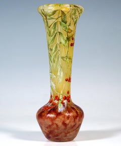 Art Nouveau Cameo Vase 'Sorbier Des Oiseaux', Daum Nancy, France, Ca. 1900/1905