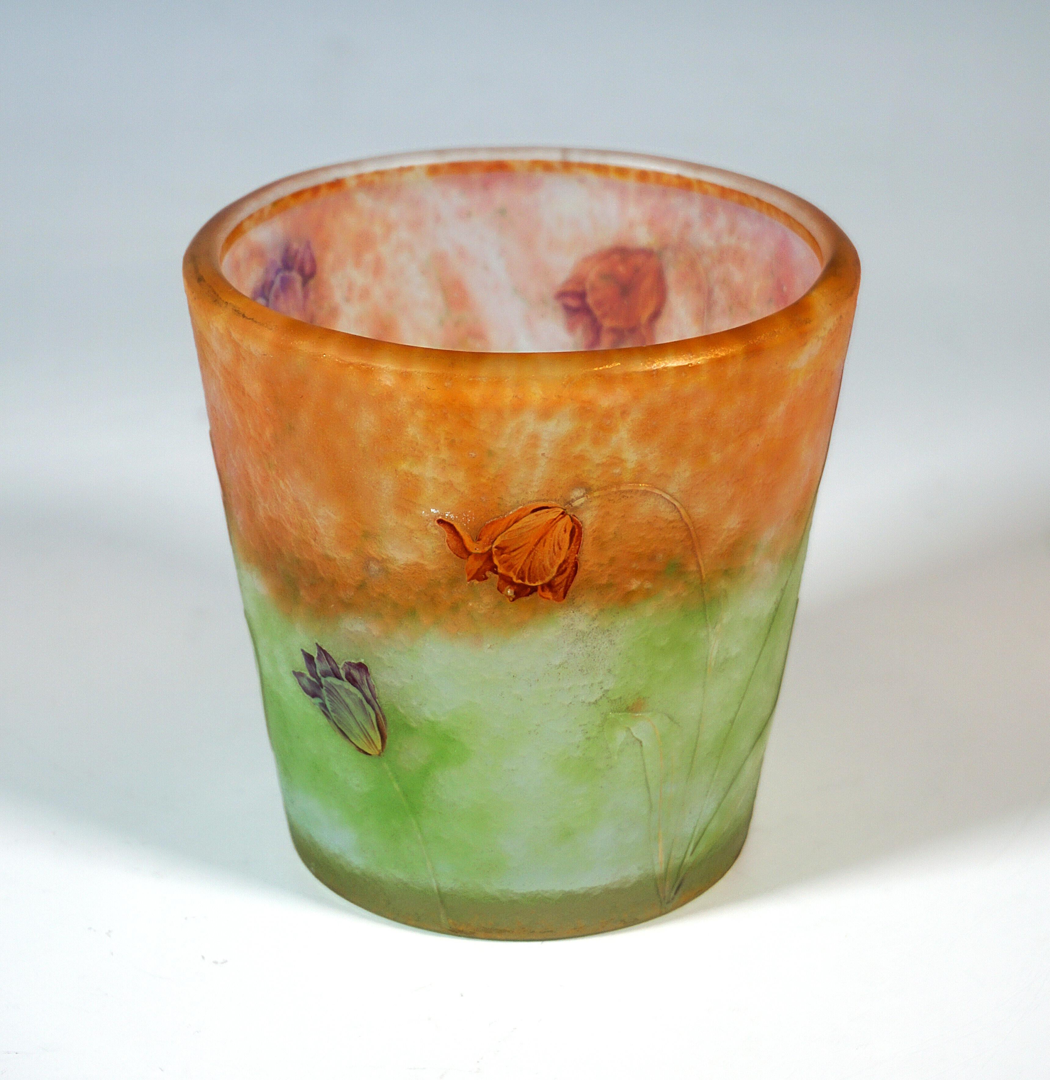Art Nouveau Cameo Vase 'Tulipes', Daum Frères, Nancy, France, Circa 1890/1895 In Good Condition For Sale In Vienna, AT