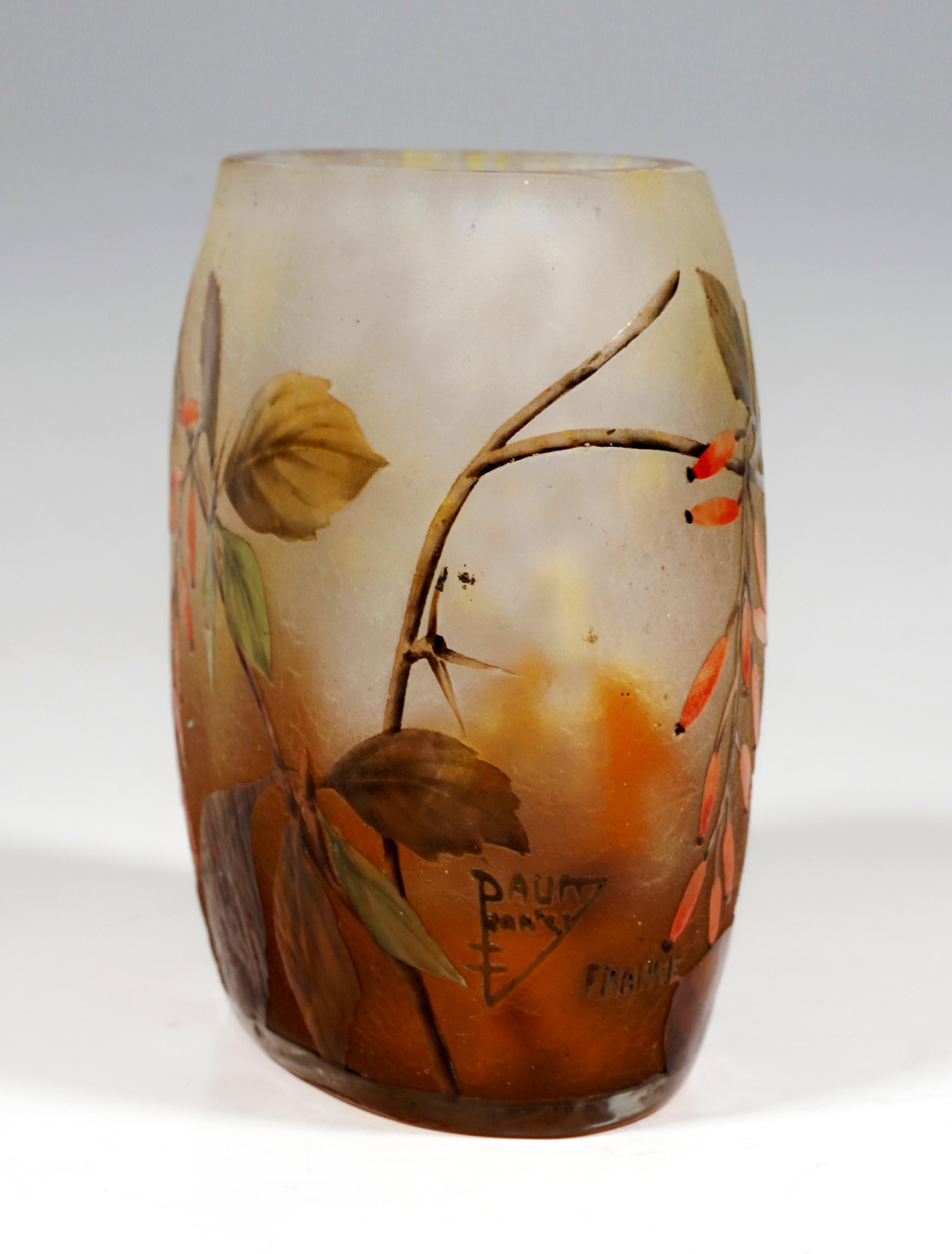 Art Nouveau Cameo Vase with Barberry Decor, Daum Nancy, France, 1900/05 In Good Condition For Sale In Vienna, AT