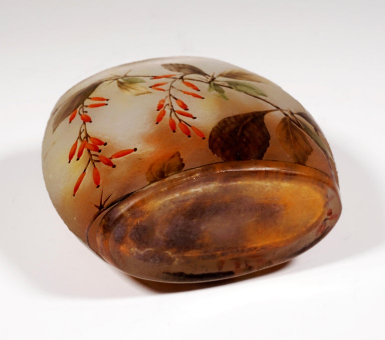 Early 20th Century Art Nouveau Cameo Vase with Barberry Decor, Daum Nancy, France, 1900/05 For Sale