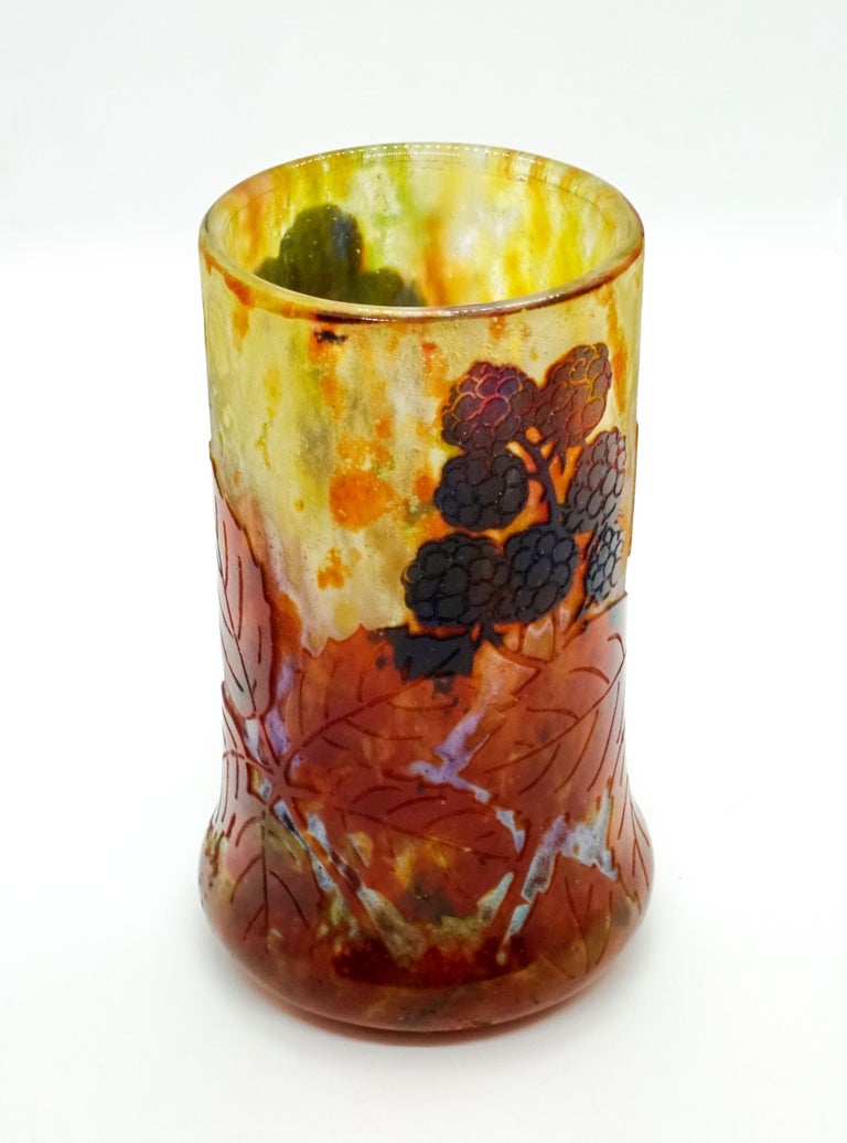 Art Nouveau Cameo Vase with Blackberry Decor, Daum Nancy, France, 1900-1905 In Good Condition For Sale In Vienna, AT