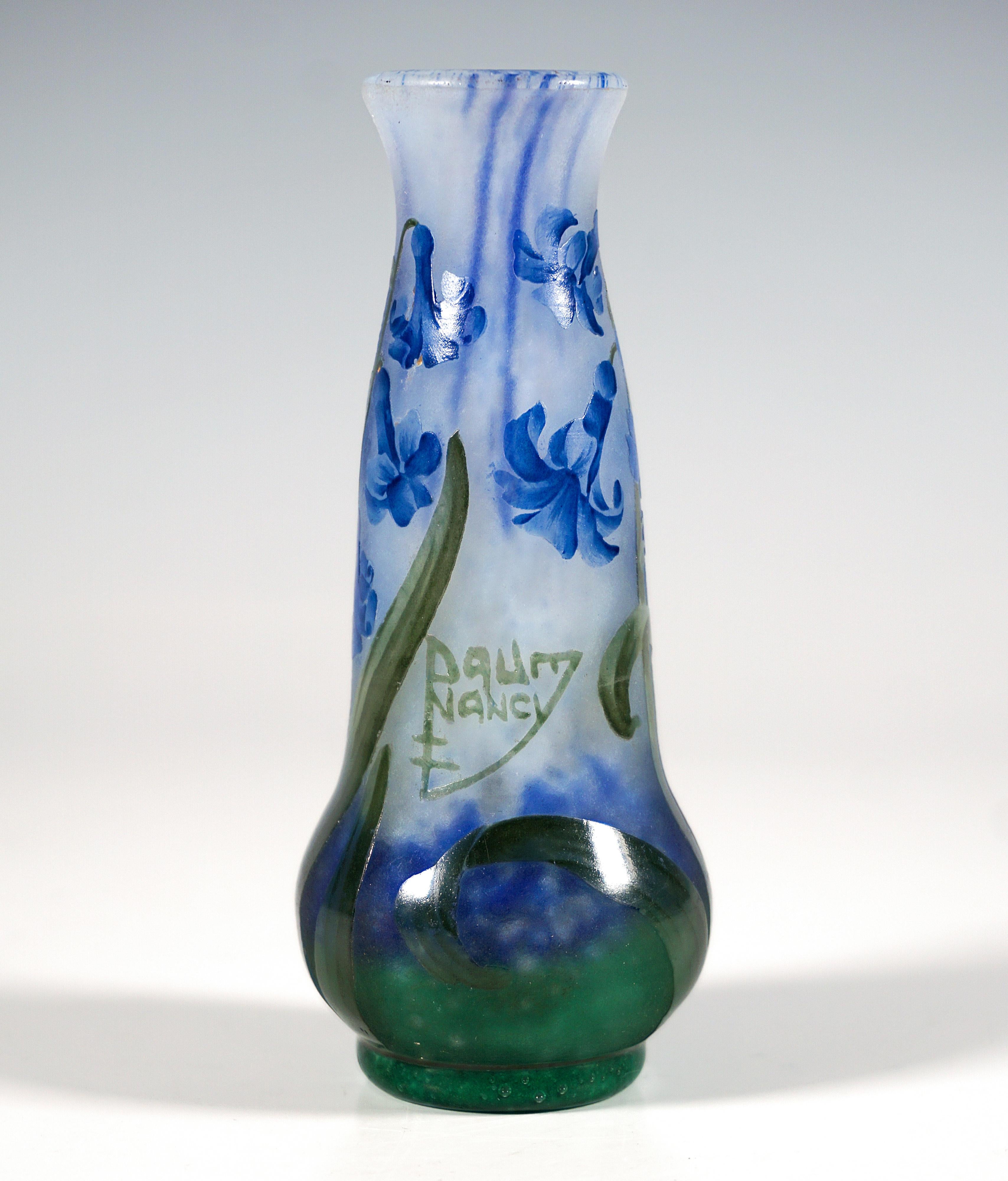 Jarrón camafeo Art Nouveau con decoración de campanillas, Daum Nancy, Francia, ca 1900/05 en Bueno Estado en Vienna, AT