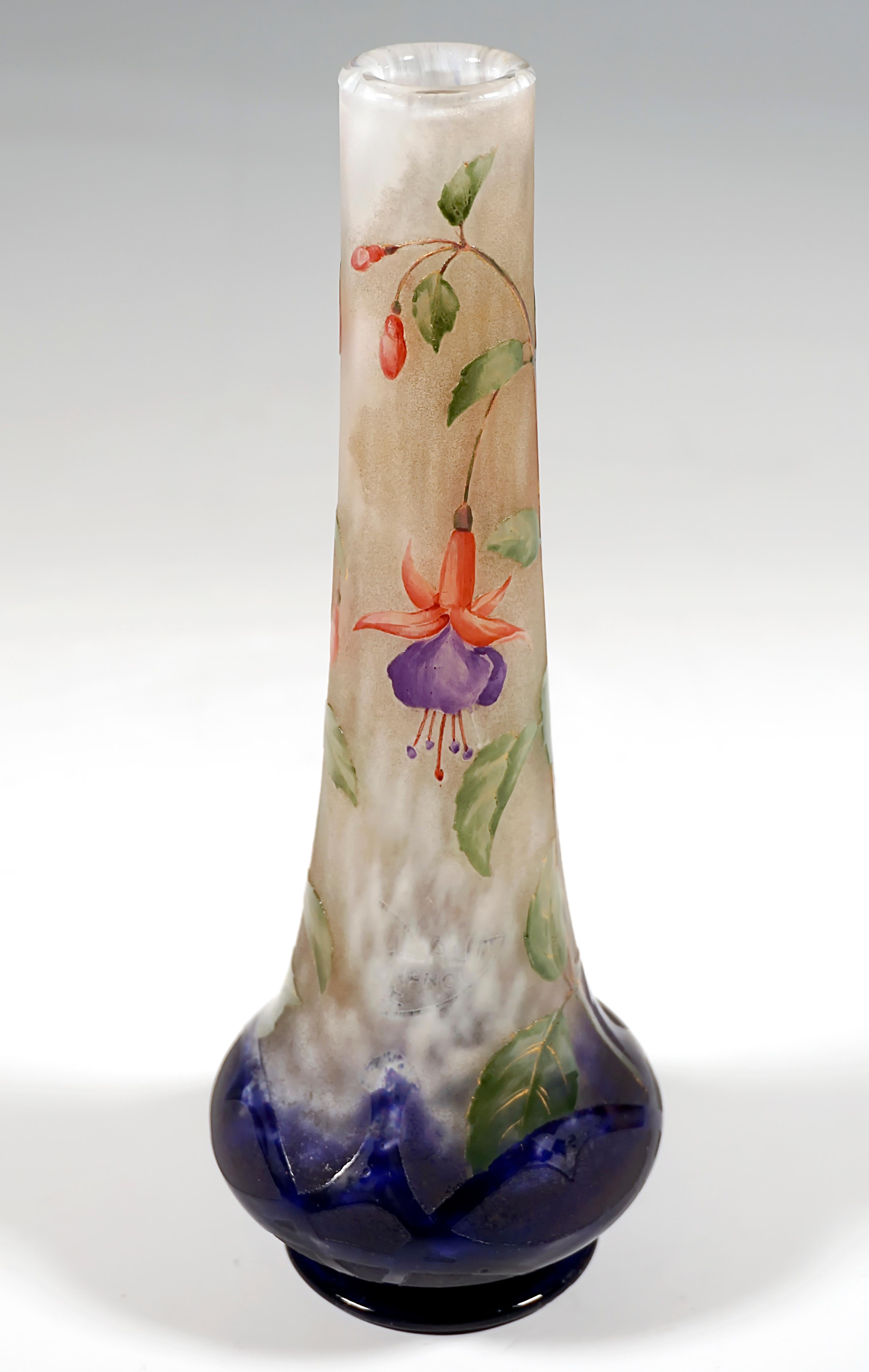 Art Nouveau Cameo Vase with Fuchsia Decor, Daum Nancy, France, Ca 1900 In Good Condition In Vienna, AT