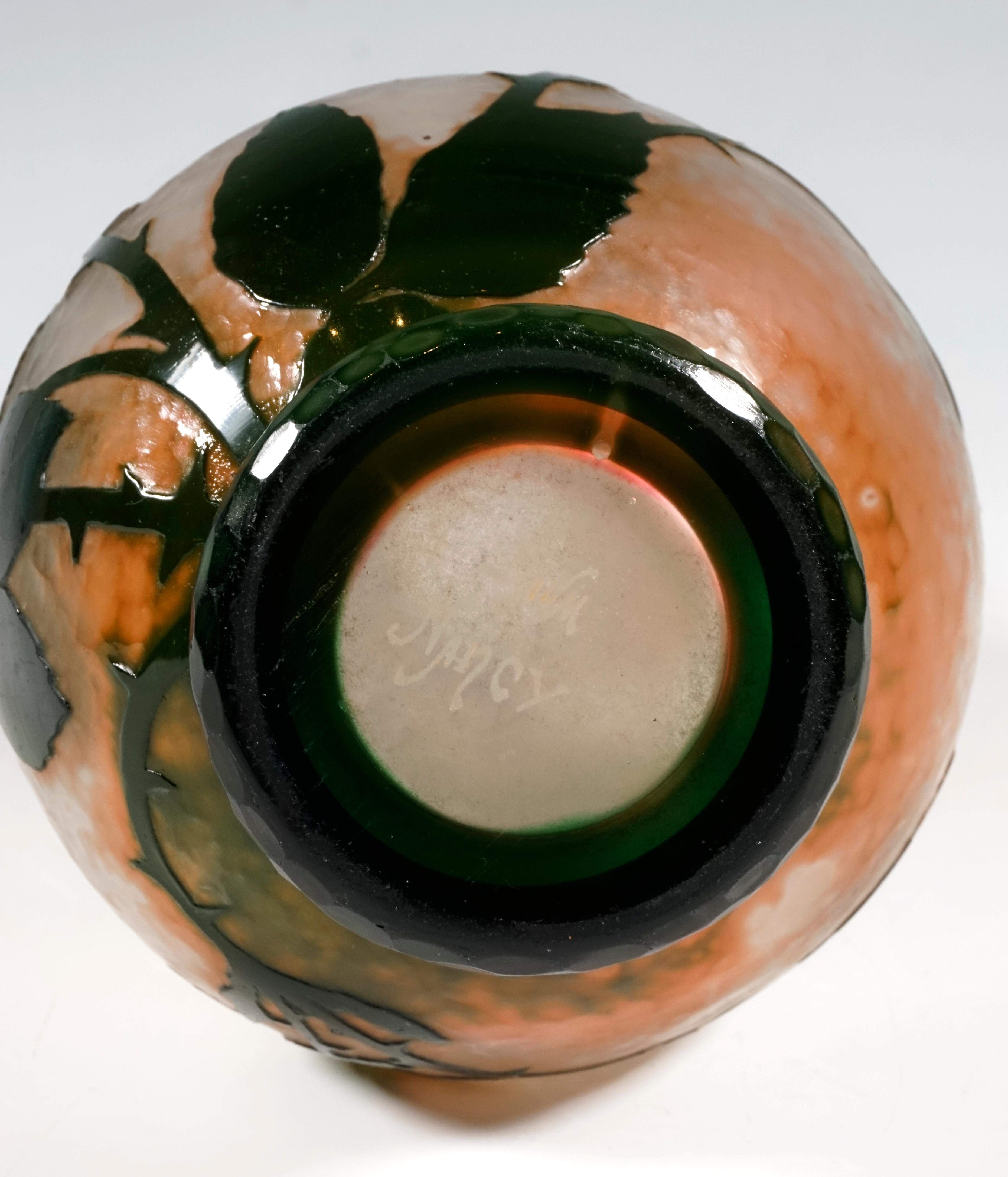 French Art Nouveau Cameo Vase with Wild Roses Decor, Daum Nancy, France, Circa 1900 For Sale