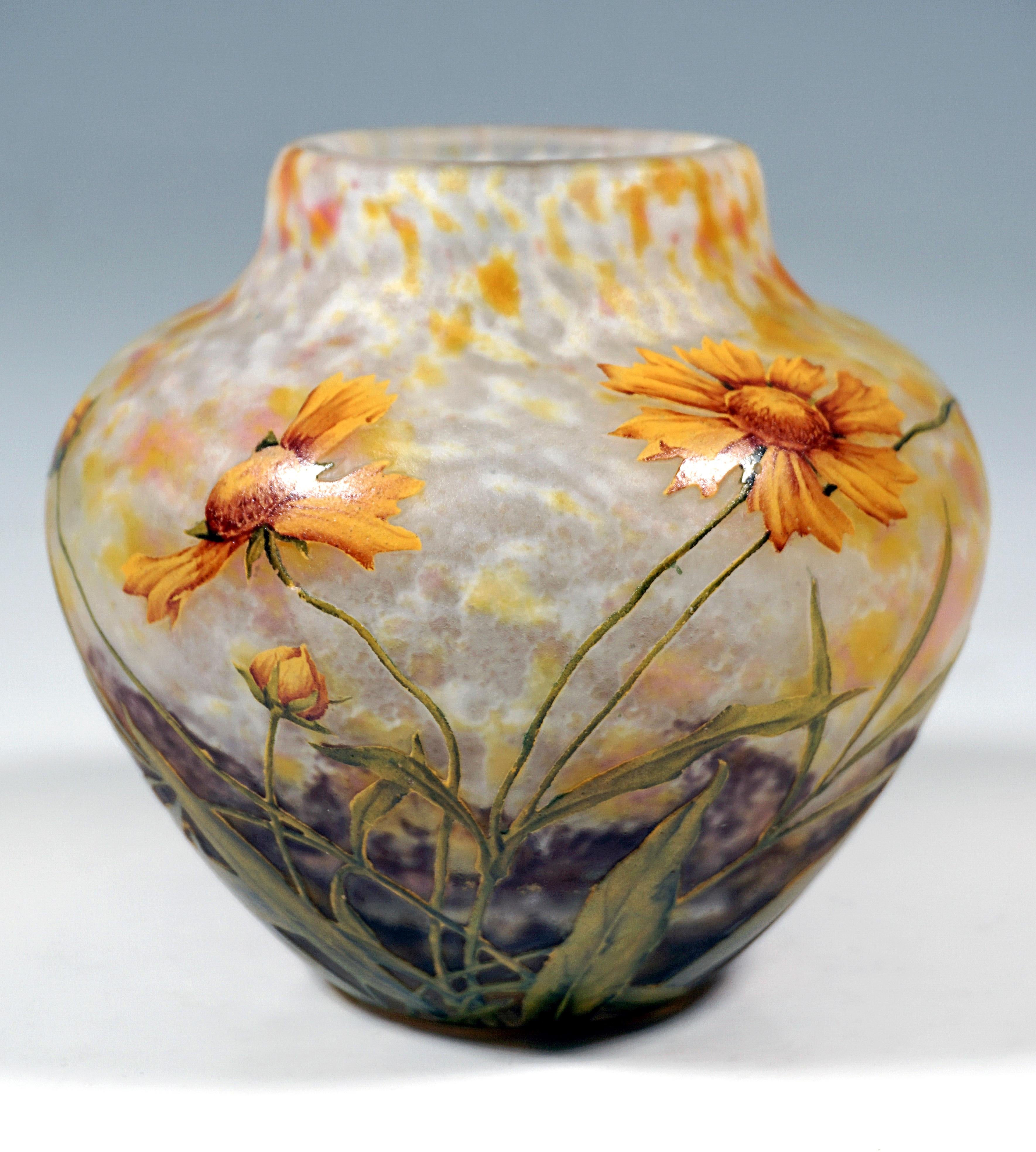 Art Nouveau Cameo Vase, Yellow Marguerite Decor, Daum Nancy, France, c. 1910 In Good Condition In Vienna, AT