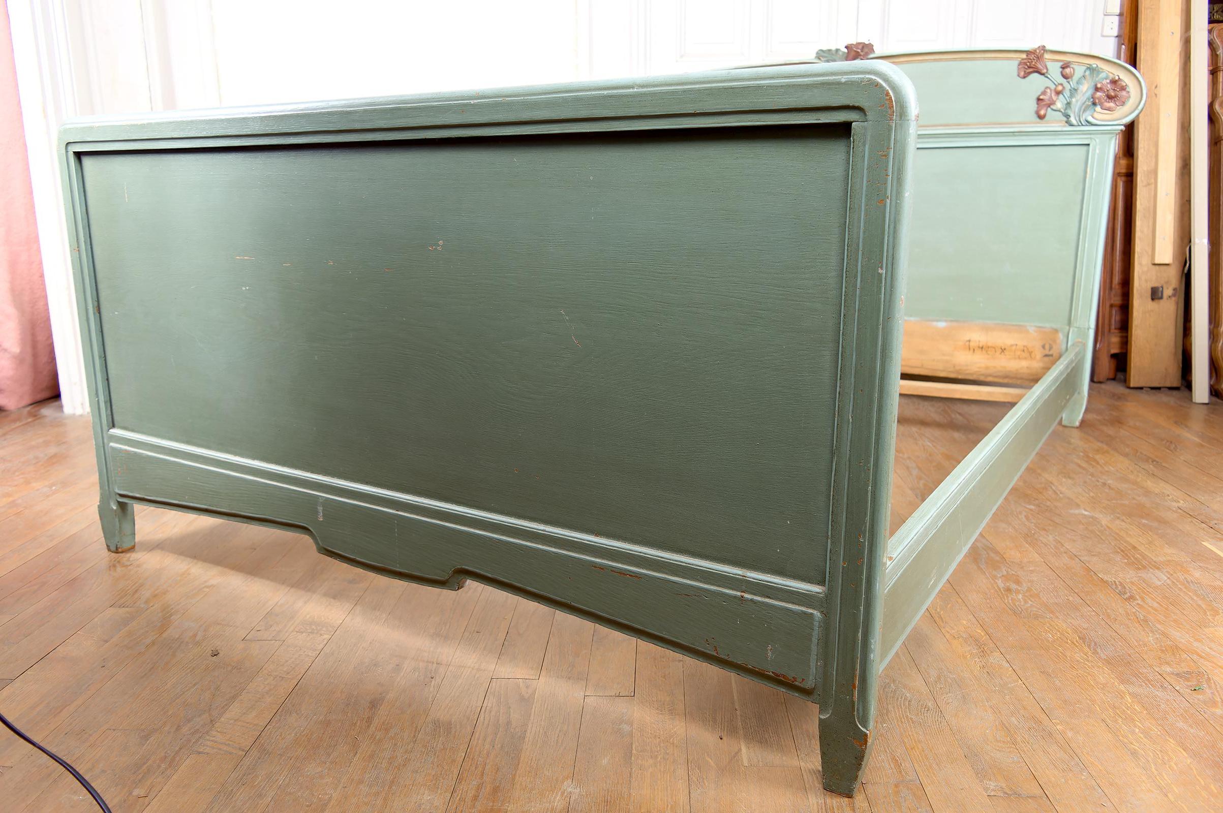 Art Nouveau Carved and Painted Wooden Bed, Floral Theme: Poppies, France, 1900 For Sale 15