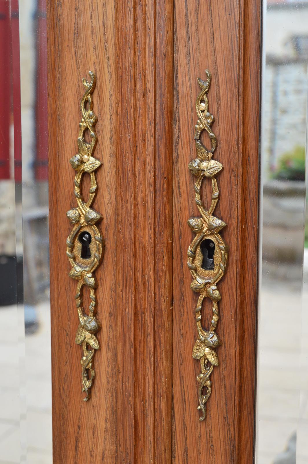Art Nouveau Carved Bedroom Set, Attributed to Louis Majorelle, circa 1905 For Sale 3