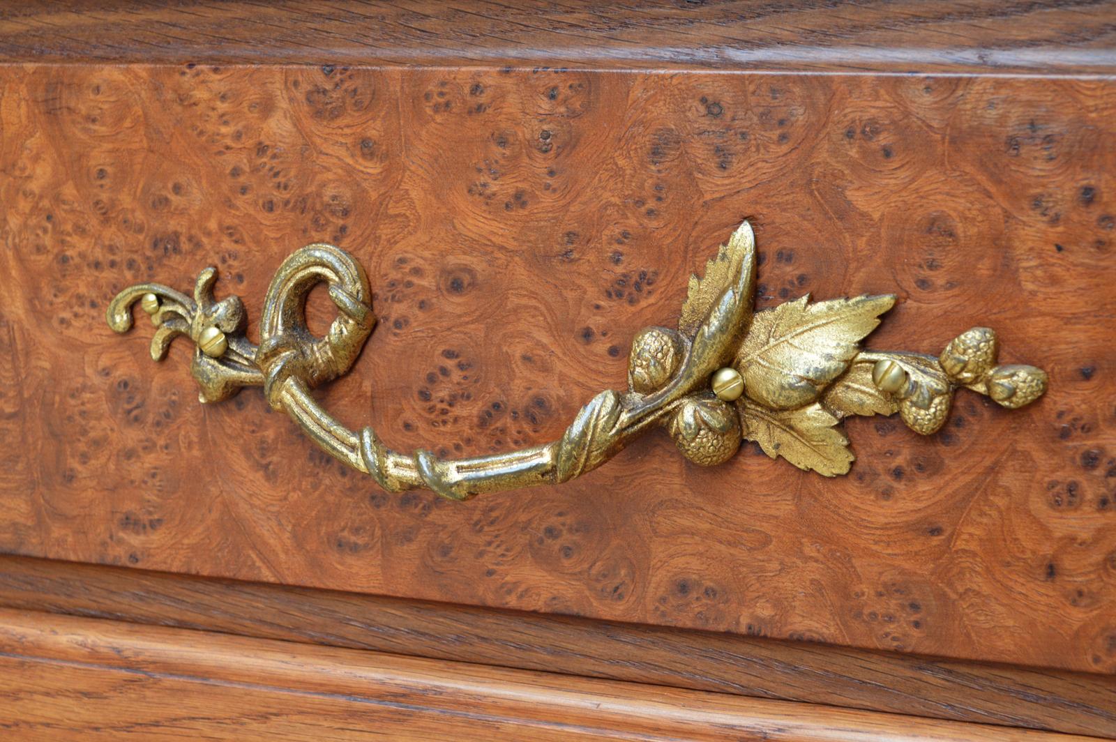 Art Nouveau Carved Bedroom Set, Attributed to Louis Majorelle, circa 1905 For Sale 4