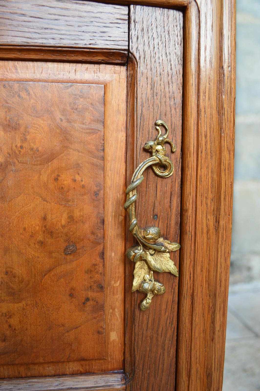 Art Nouveau Carved Bedroom Set, Attributed to Louis Majorelle, circa 1905 For Sale 11
