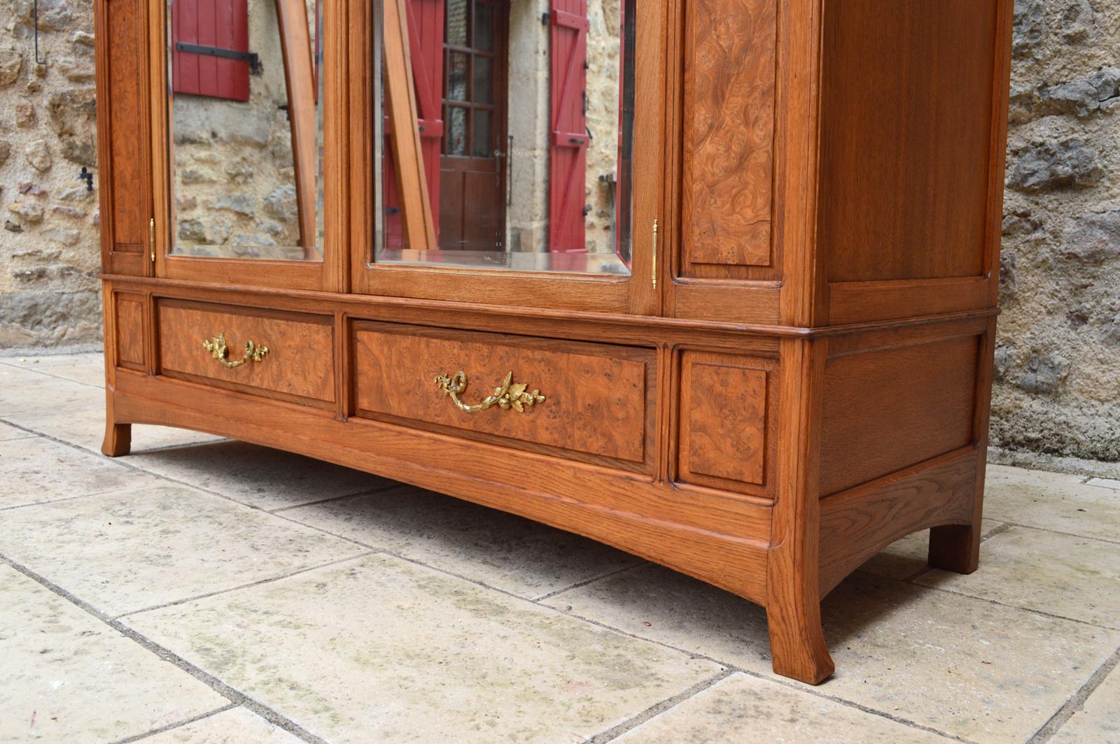 Early 20th Century Art Nouveau Carved Bedroom Set, Attributed to Louis Majorelle, circa 1905 For Sale