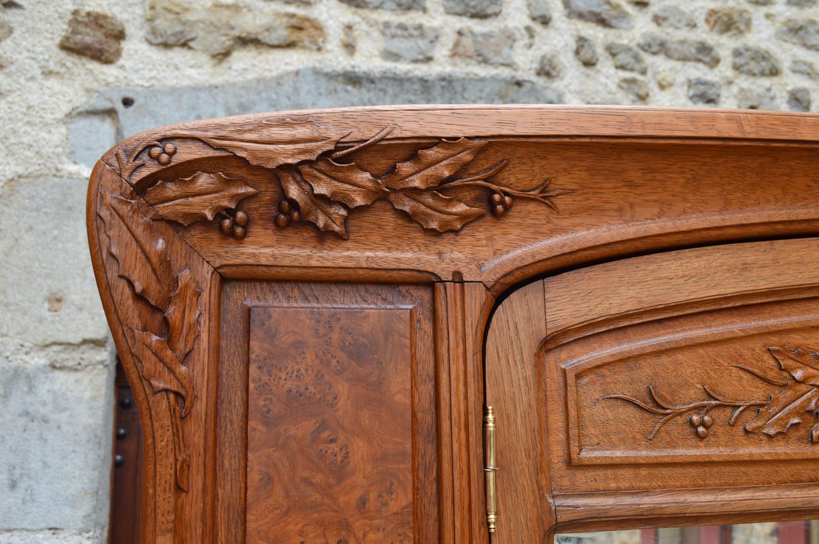 Art Nouveau Carved Bedroom Set, Attributed to Louis Majorelle, circa 1905 For Sale 1