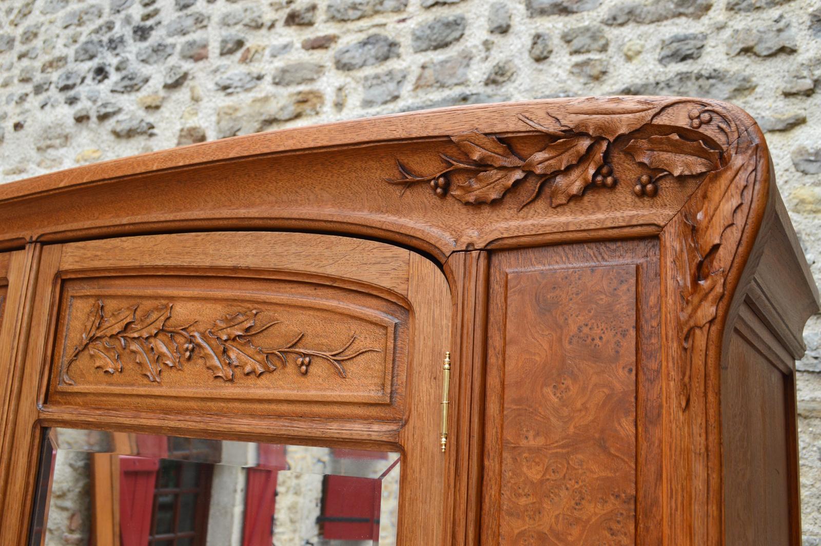 Art Nouveau Carved Bedroom Set, Attributed to Louis Majorelle, circa 1905 For Sale 2