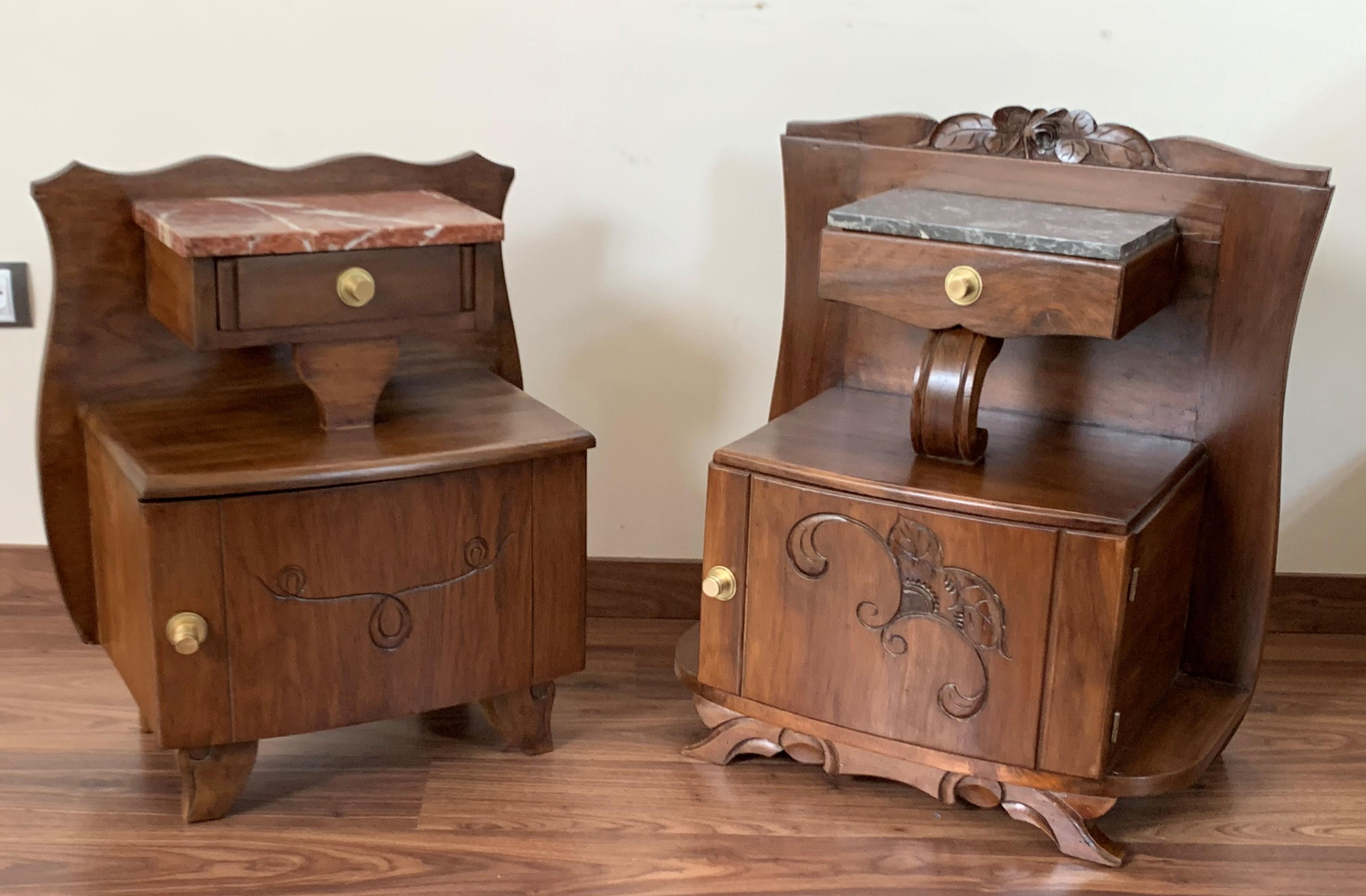 Art Nouveau Carved Nightstands / Bedside Tables with Marble Top, circa 1900 In Good Condition For Sale In Miami, FL
