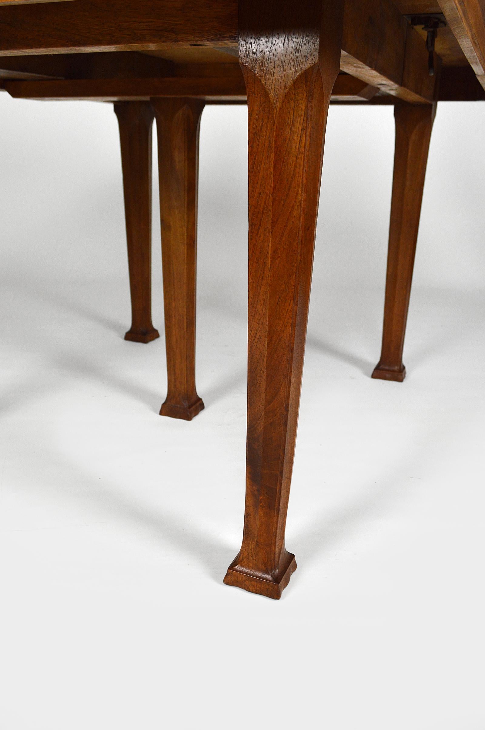 Art Nouveau Carved Walnut Dining Table, circa 1905, Attributed to Georges Nowak For Sale 7