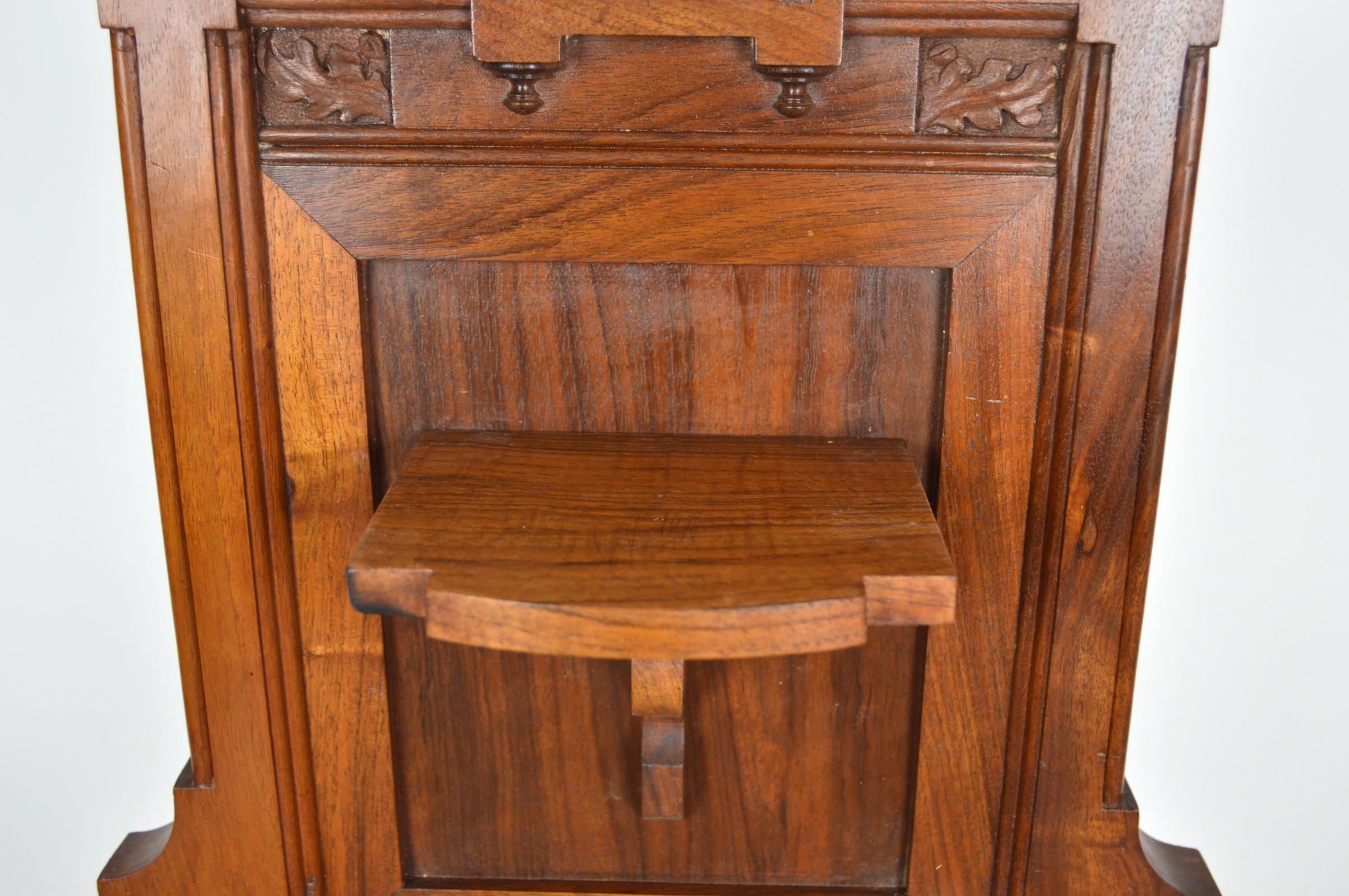Art Nouveau Carved Walnut Nightstand / Bedside Table with Marble Top, circa 1900 In Good Condition For Sale In L'Etang, FR