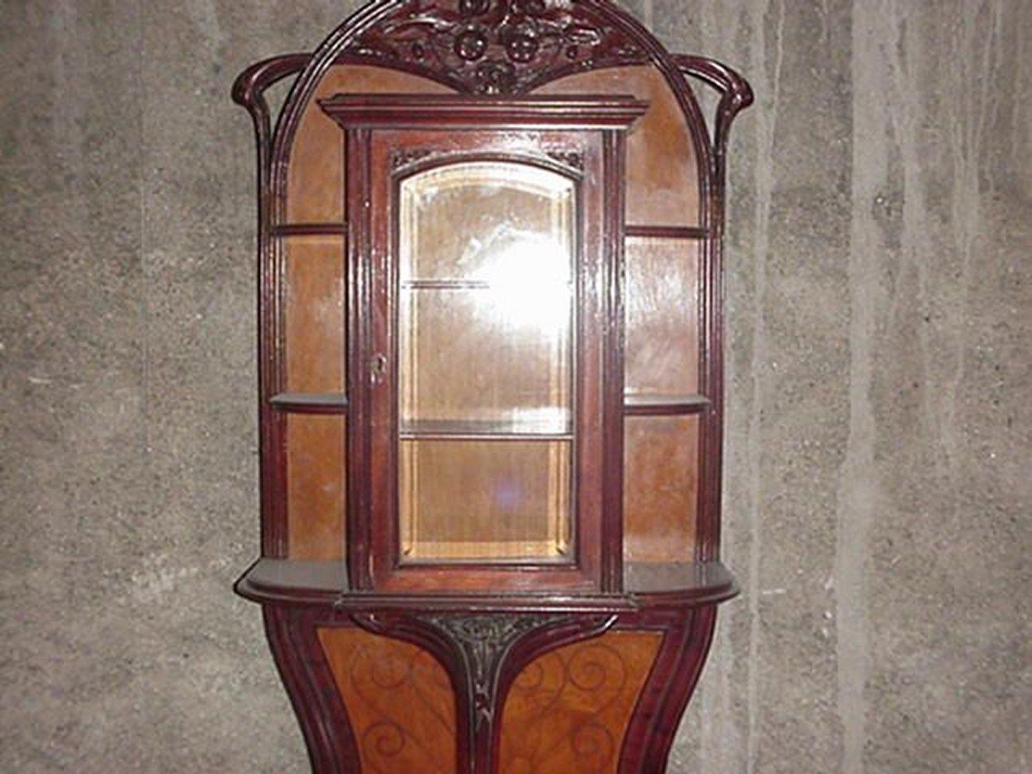 Art Nouveau Carved Walnut  inlaid & glazed Salon Cabinet by Louis Majorelle In Good Condition For Sale In London, GB