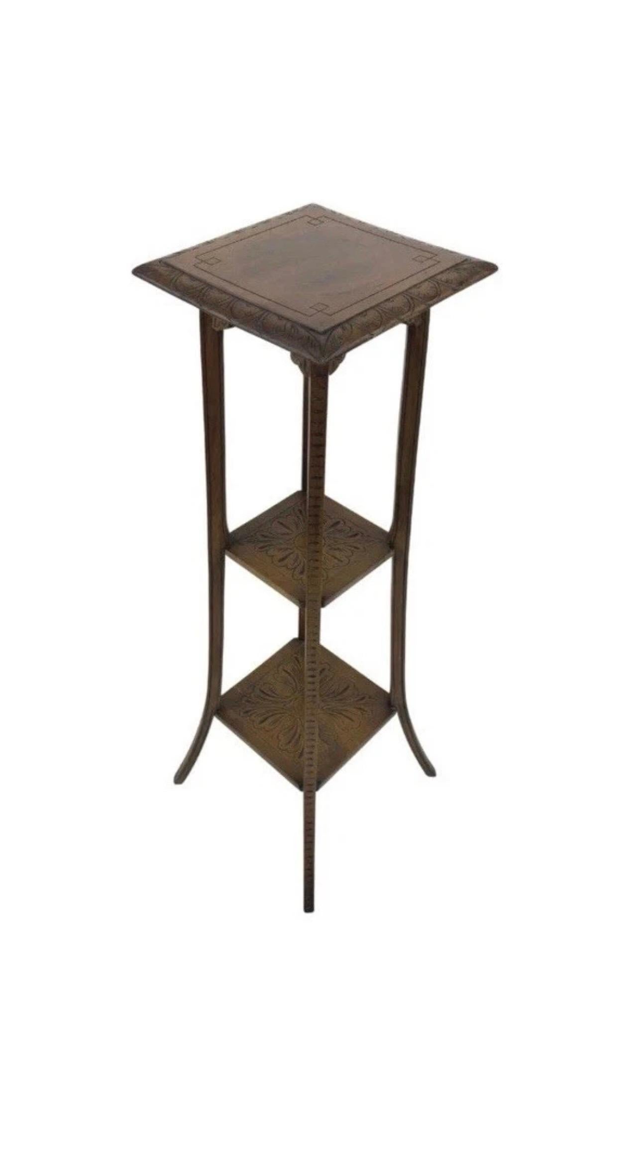 Art Nouveau Carved Wood Pedestal / Plant Stand en vente