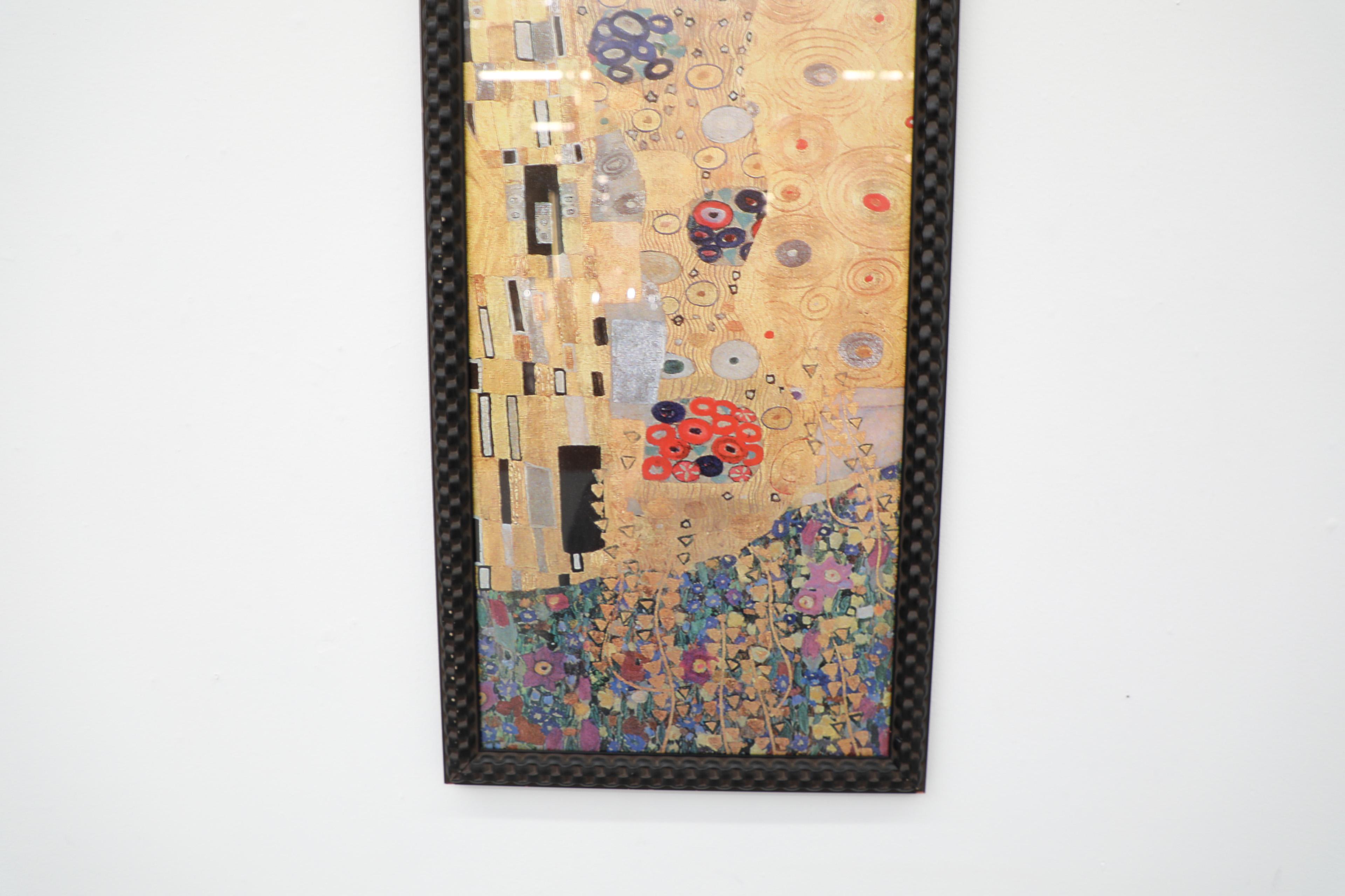 Marco de madera tallada Art Nouveau con grabado de Klimt de 