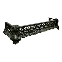 Parafango o griglia per cani in ghisa Art Nouveau in stile Colebrookdale