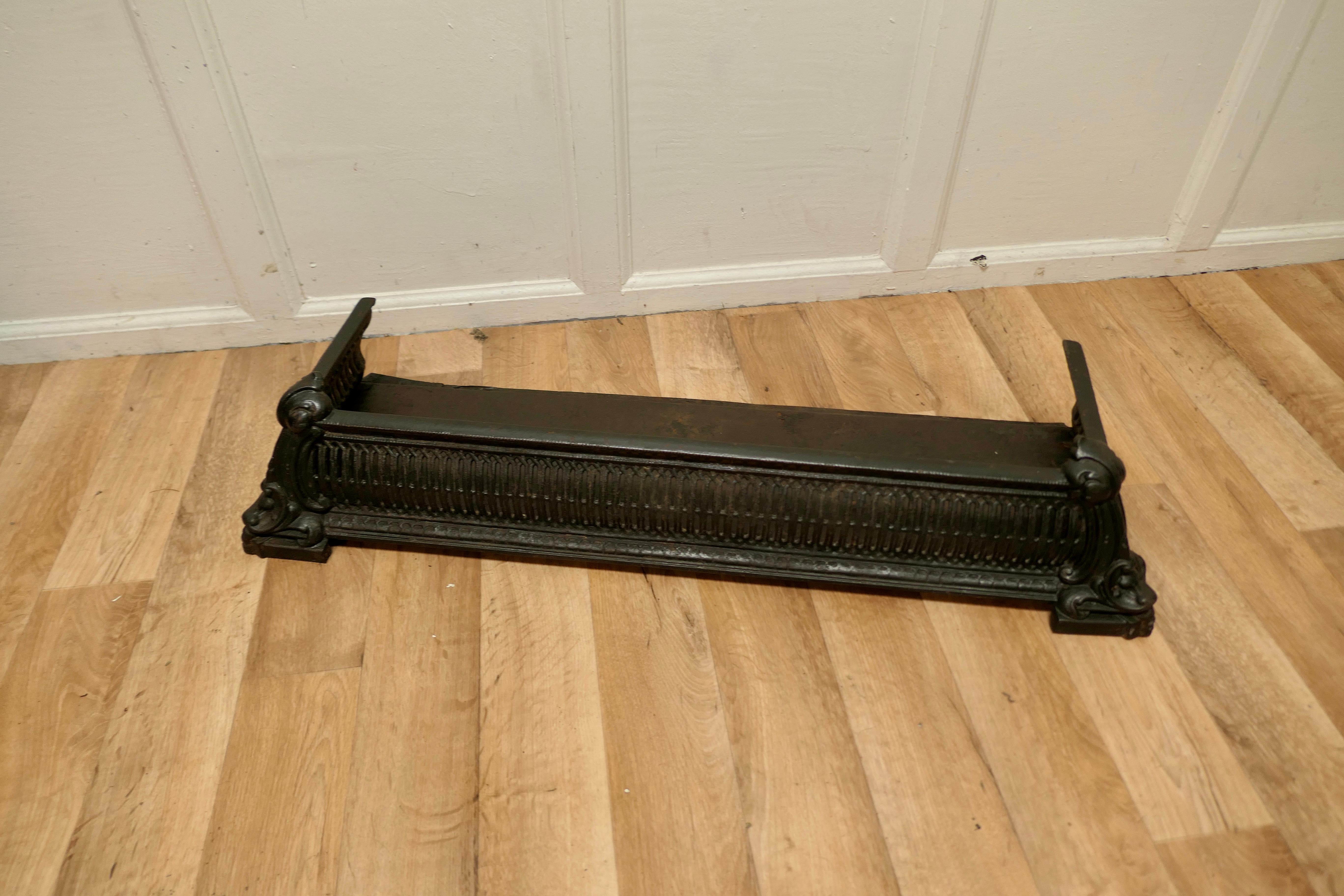 Art Nouveau Cast Iron Fender or Dog Grate In Good Condition In Chillerton, Isle of Wight
