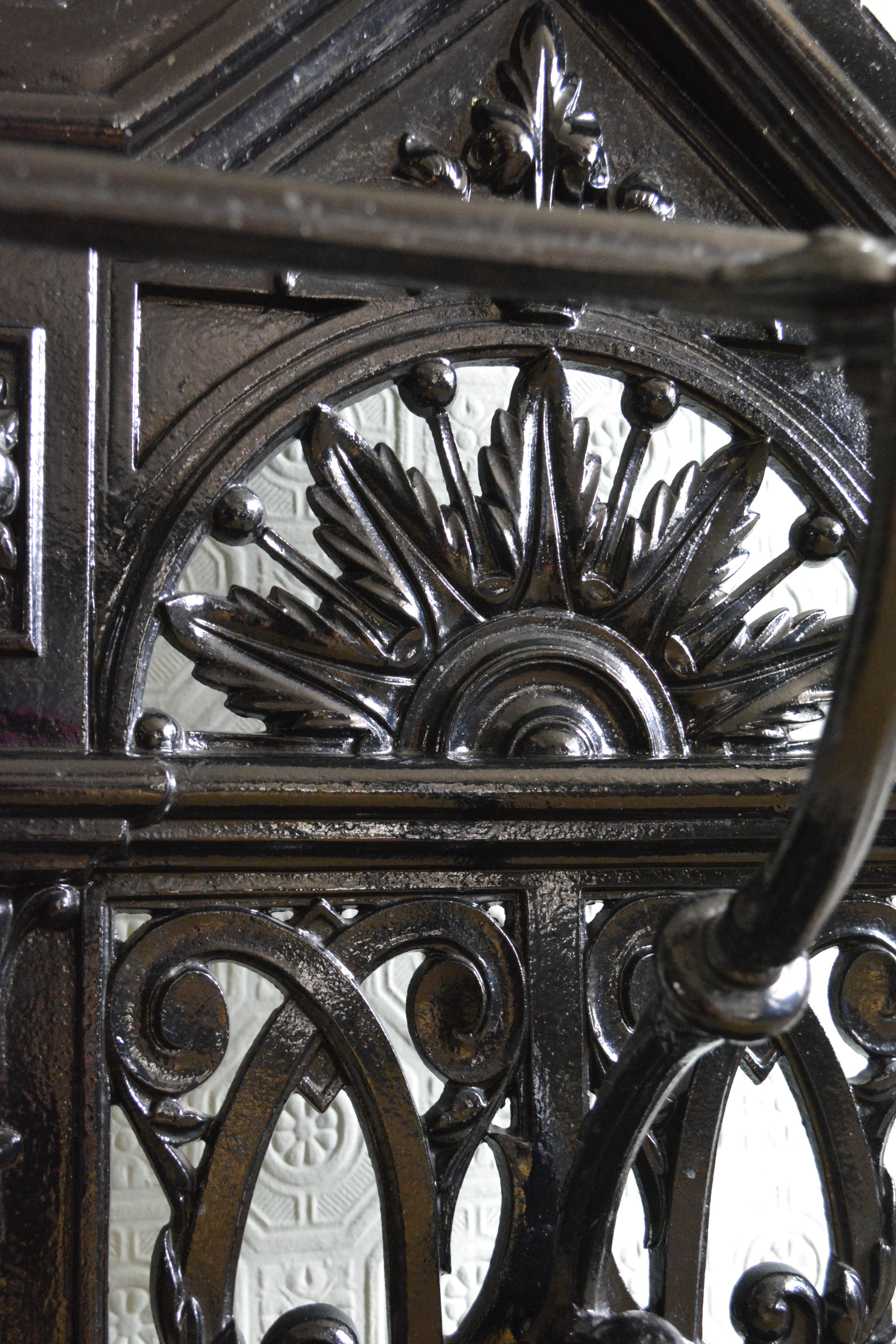 Meuble de salle en fonte Art Nouveau à la manière de Christopher Dresser en vente 12