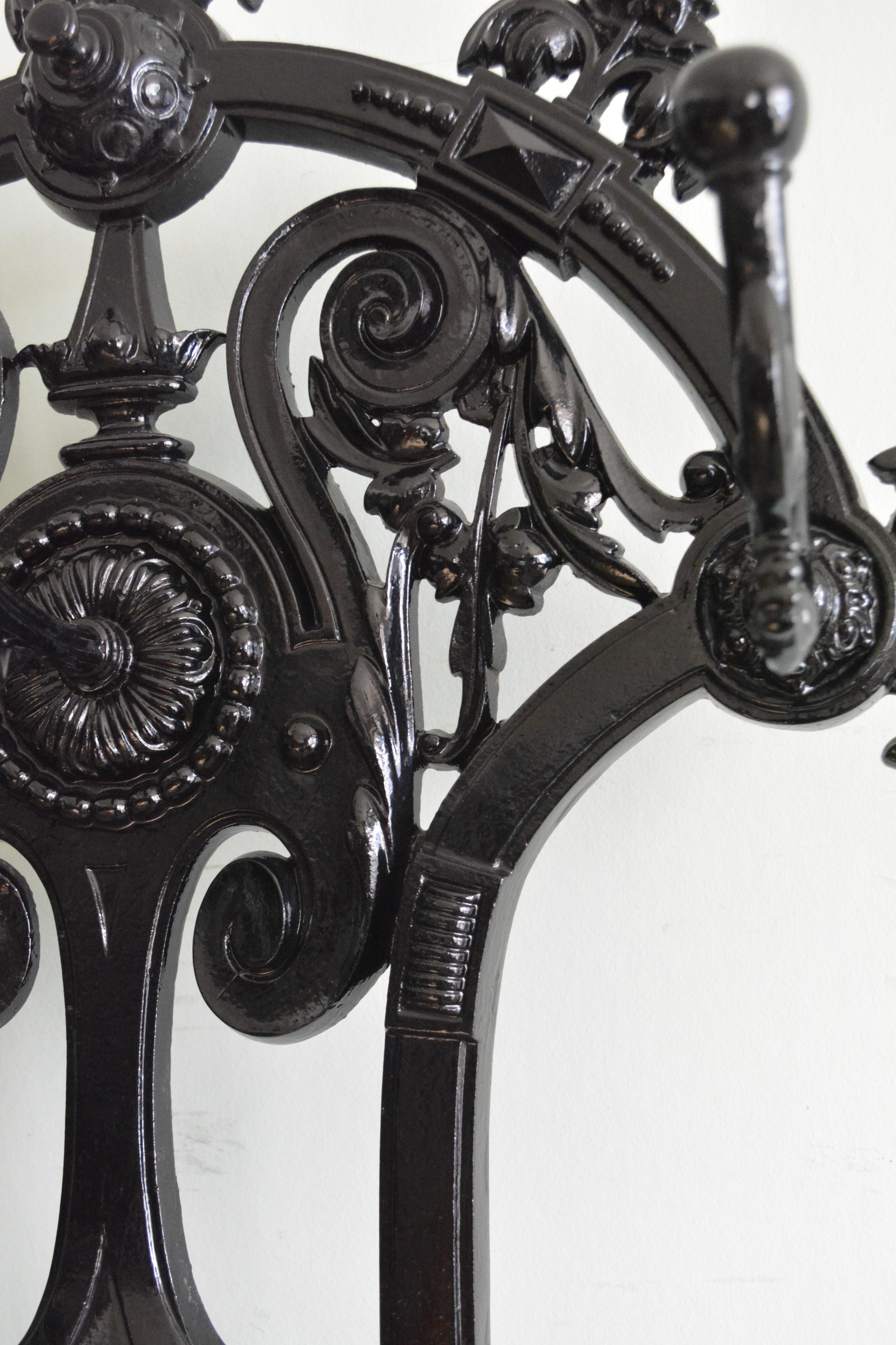 XIXe siècle Meuble de salle en fonte Art Nouveau à la manière de Christopher Dresser en vente