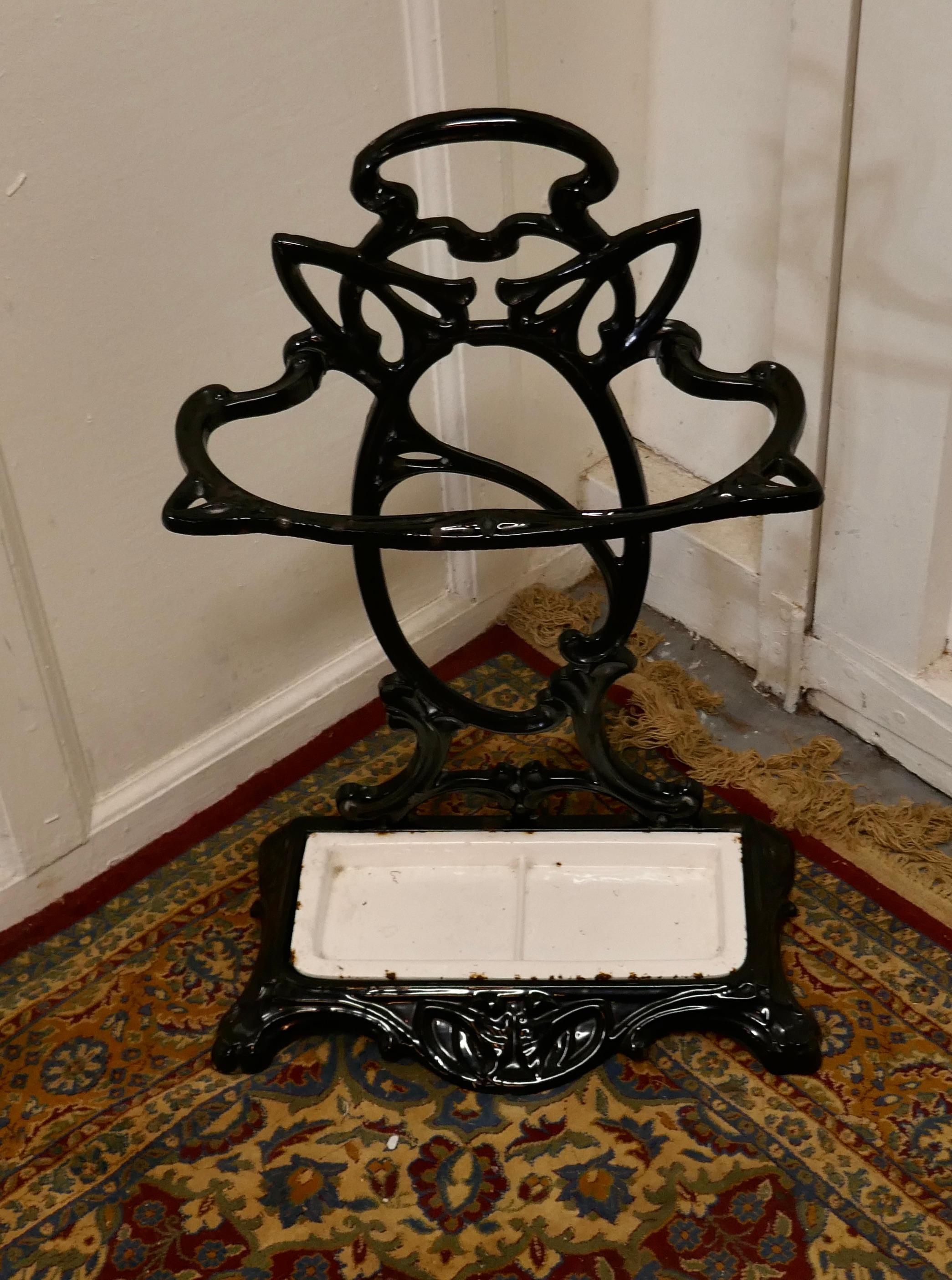 Art Nouveau Cast Iron Umbrella and Stick Stand In Good Condition For Sale In Chillerton, Isle of Wight